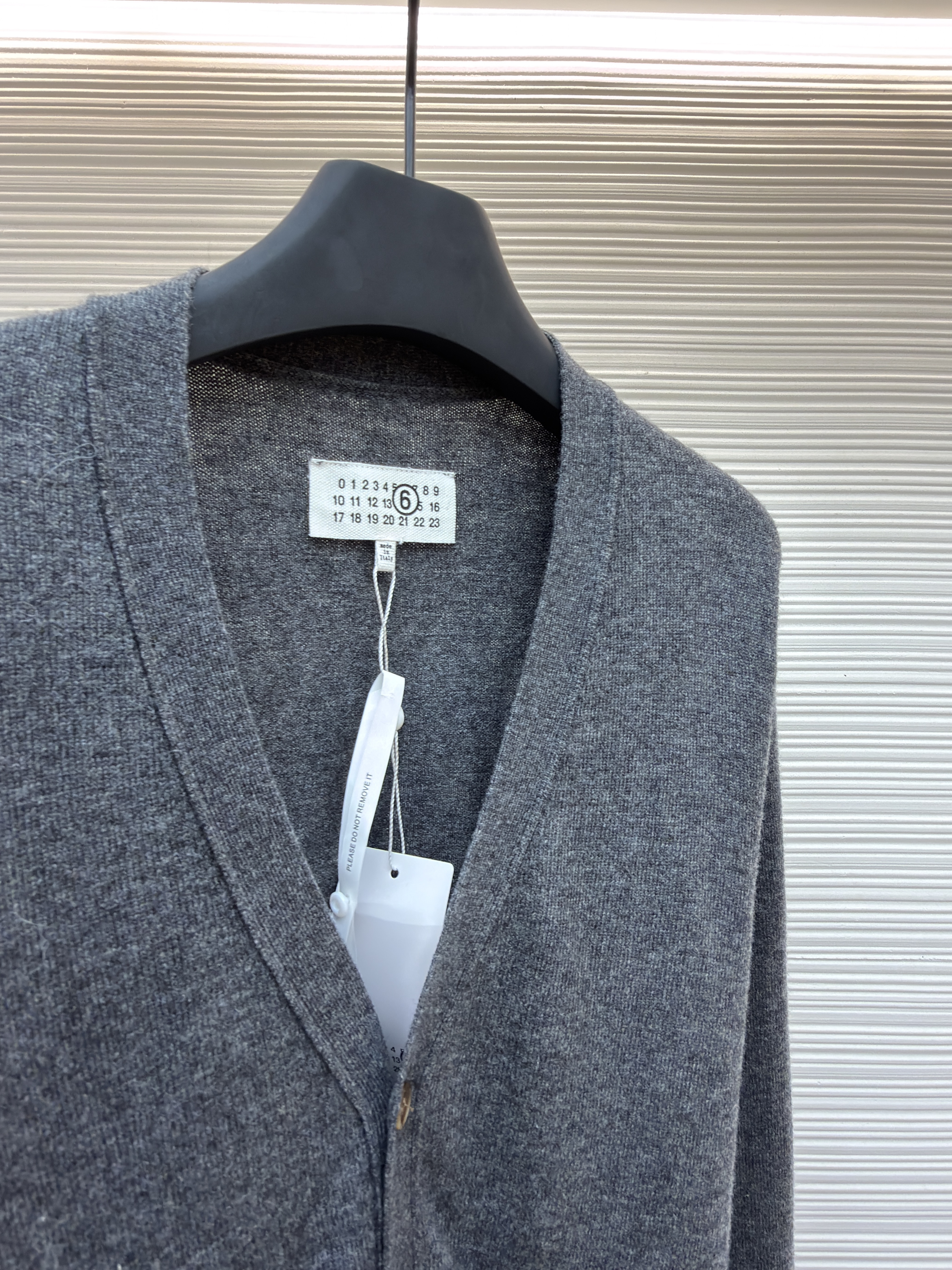 Maison Margiela 马吉拉 袖子拼接V领羊毛开衫 毛衣 针织衫 外套 长袖 灰色 B0 