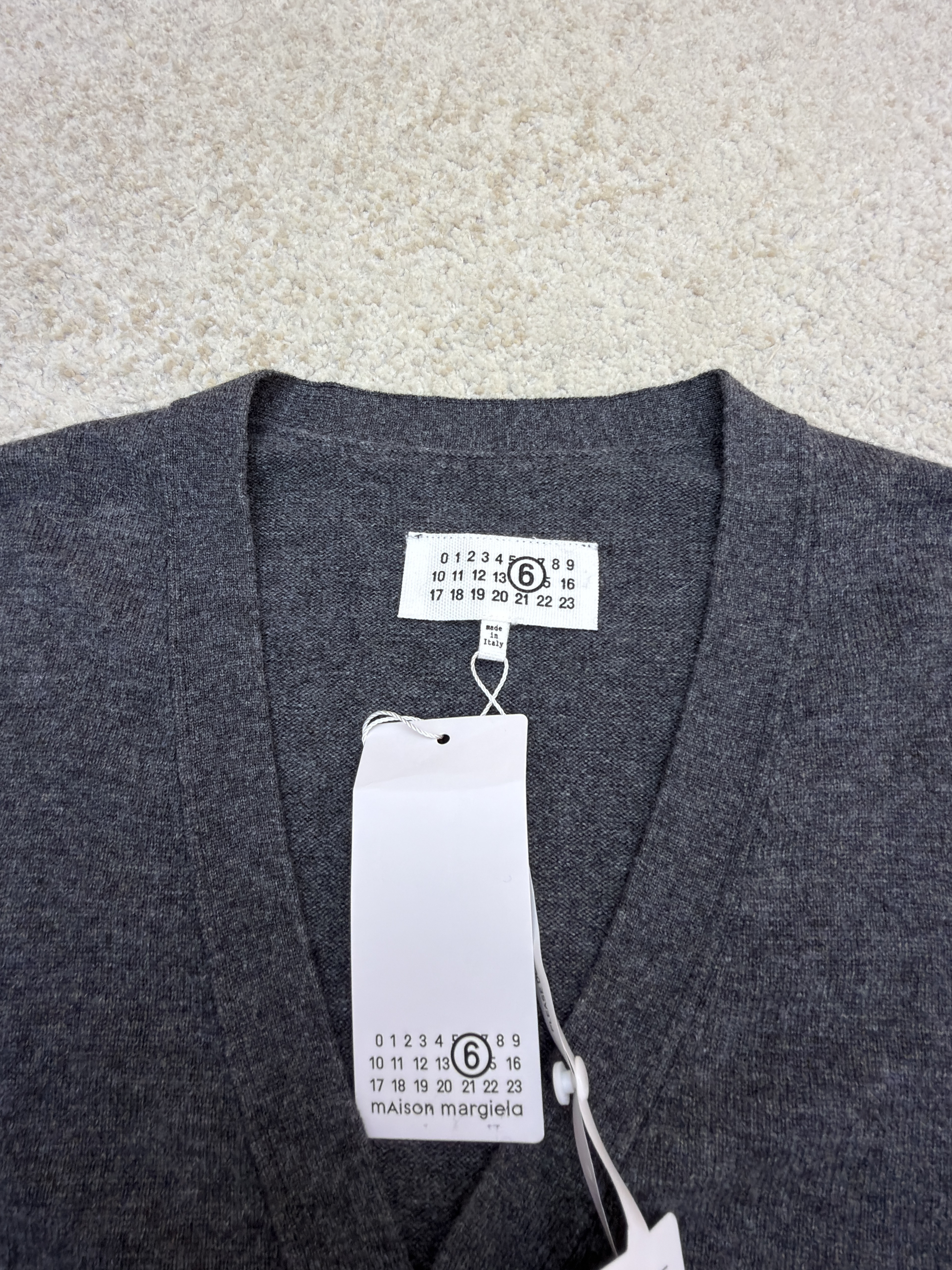 Maison Margiela 马吉拉 袖子拼接V领羊毛开衫 毛衣 针织衫 外套 长袖 灰色 B0 