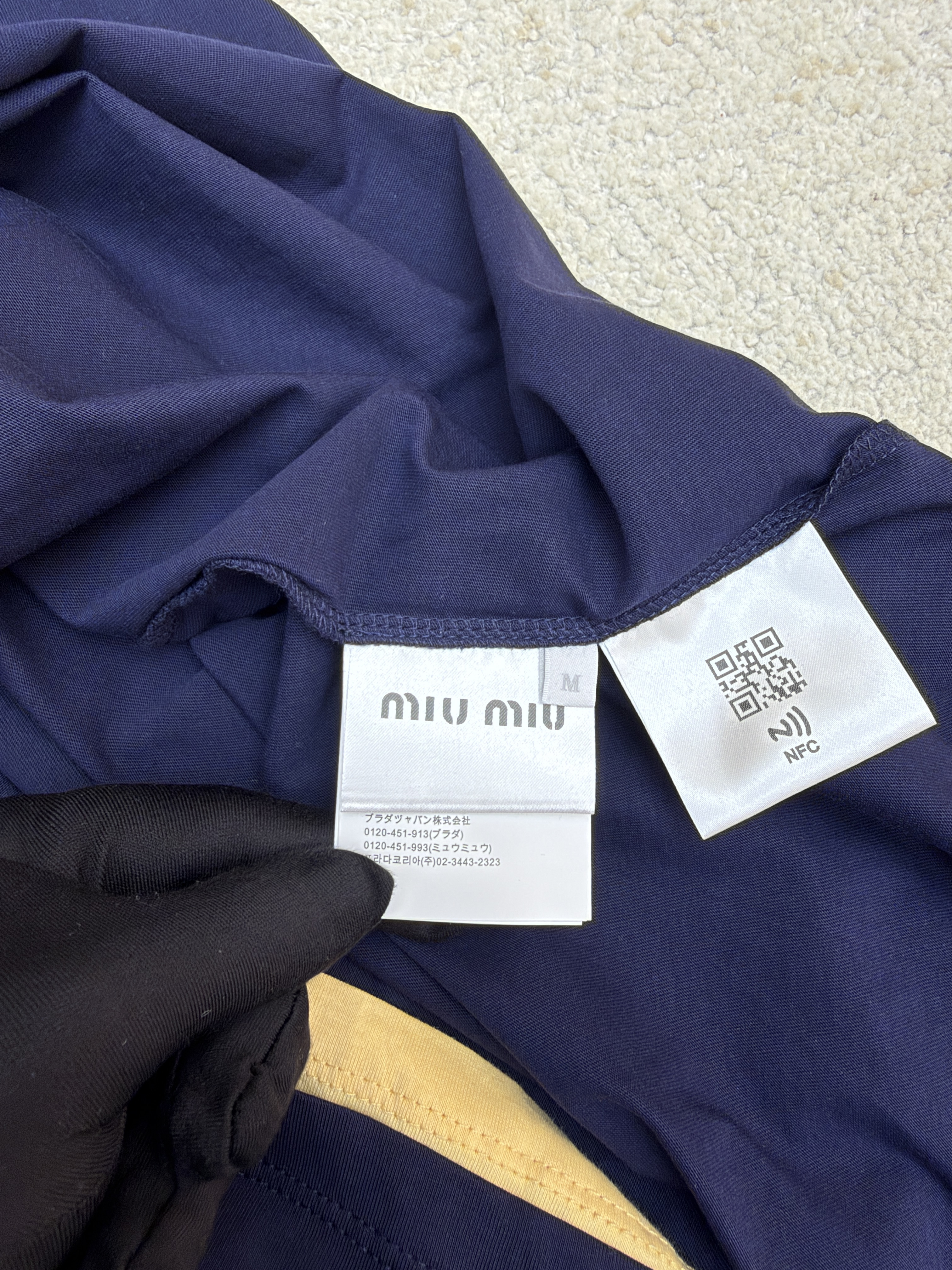 MIU MIU 缪缪 假两件撞色鹅黄边圆领T恤 打底衫 长袖 秋冬 藏蓝色 A5