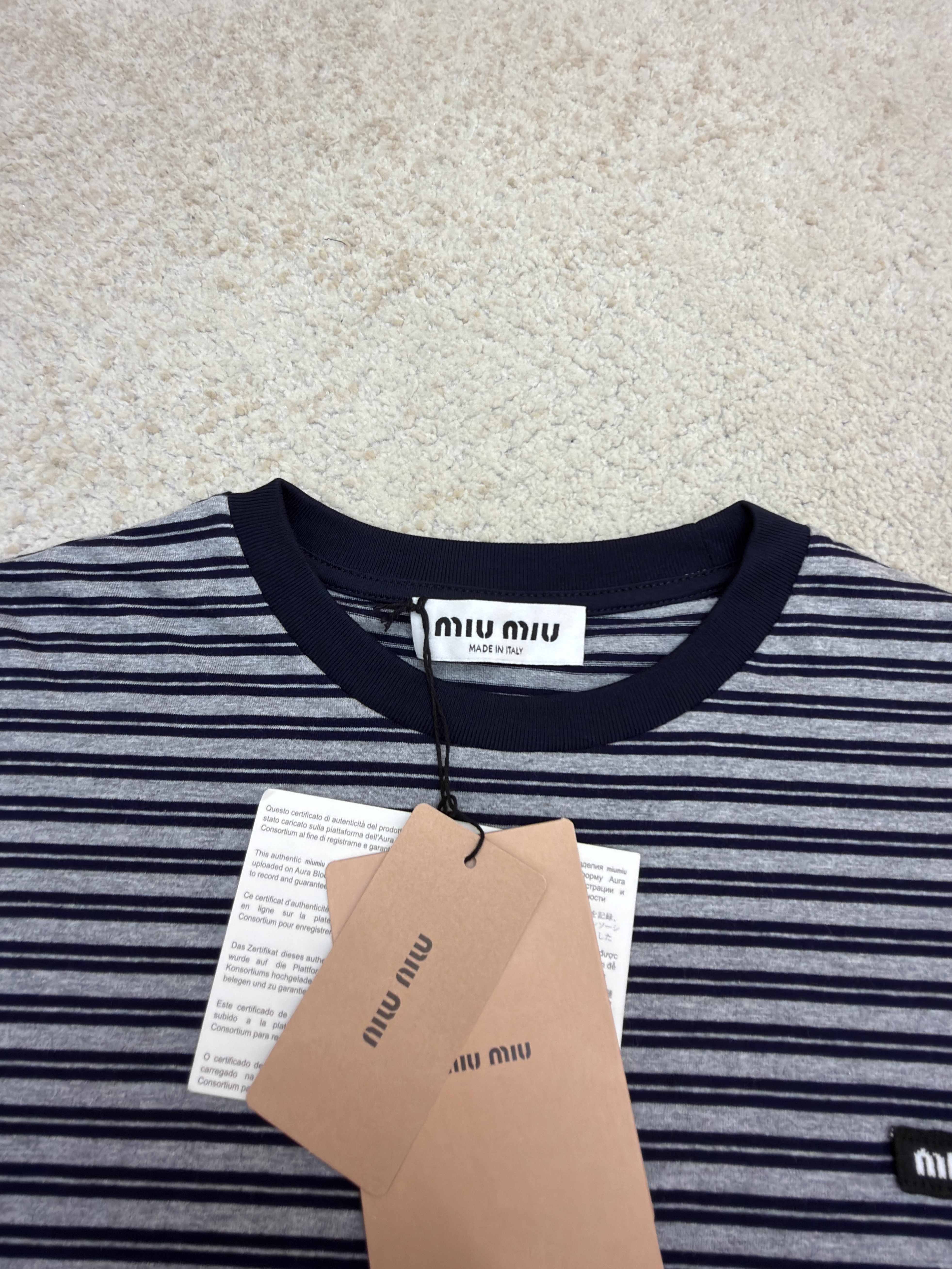 [Copy]MIU MIU 缪缪 徽标蓝灰条纹圆领长袖T恤 打底衫 A5