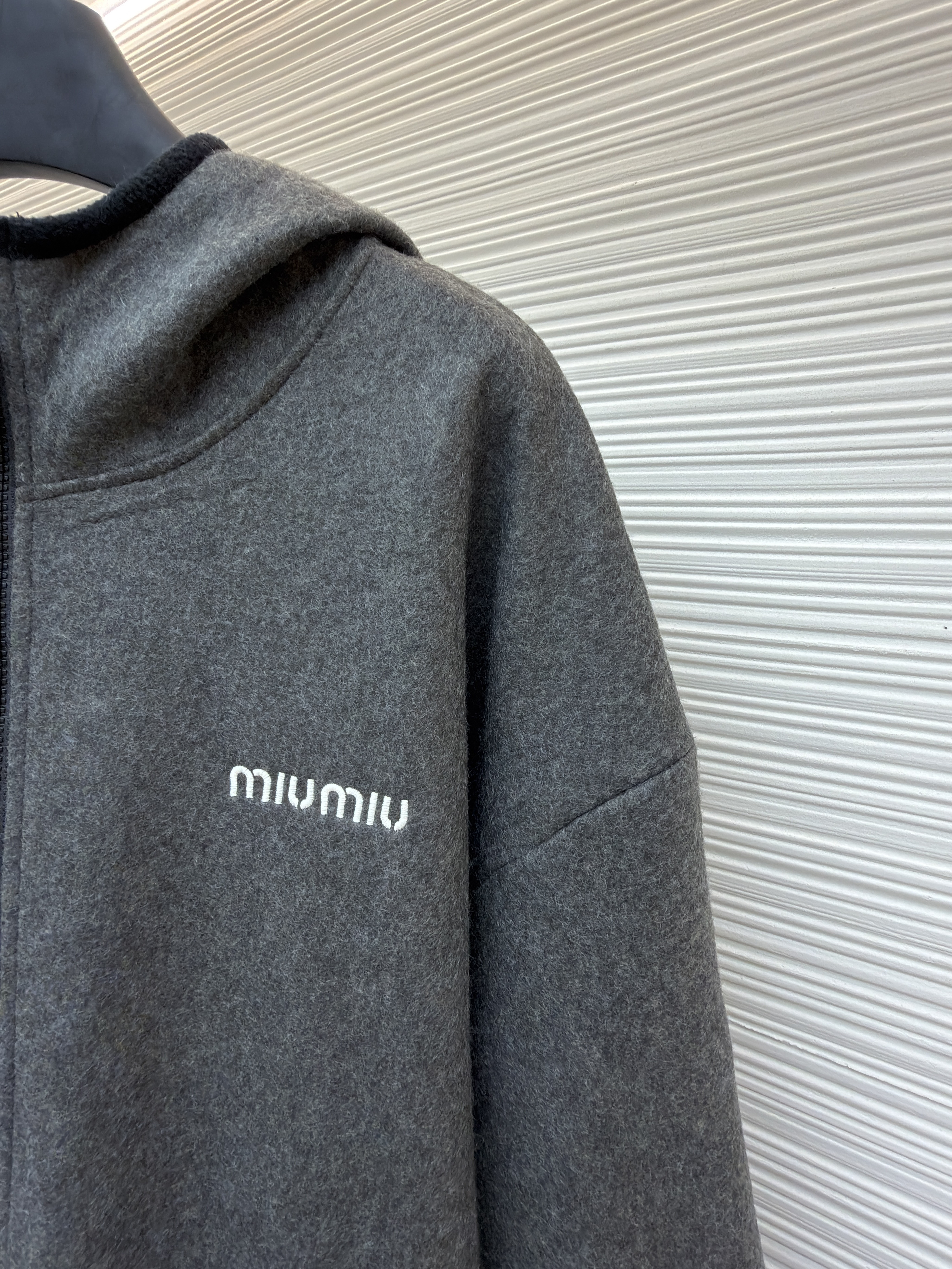 MIU MIU 缪缪 刺绣徽标拉链连帽卫衣 夹克 外套 长袖 灰色 B0 