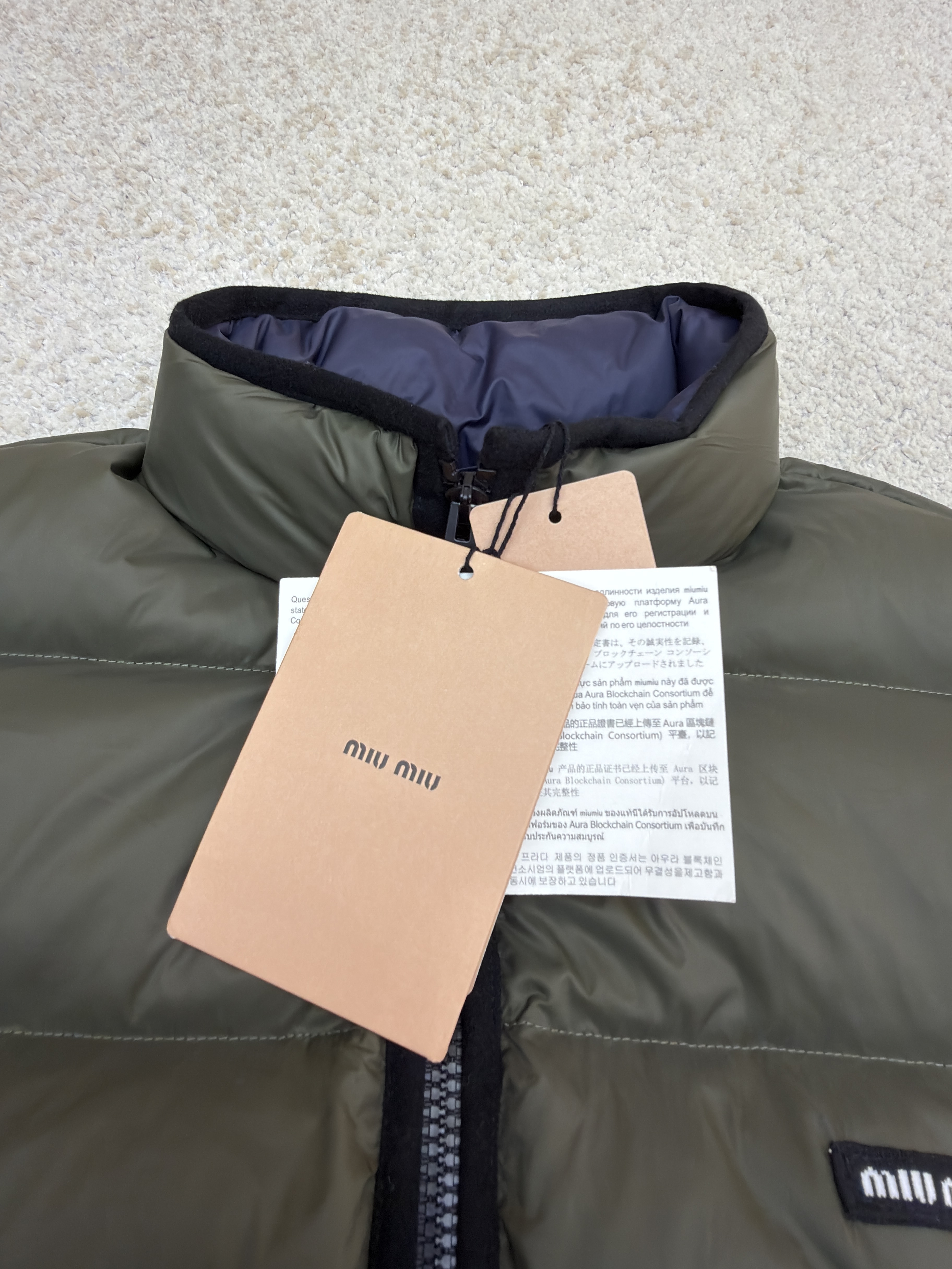 MIU MIU 缪缪 小标蚕形拉链立领羽绒背心 马甲 夹克 外套 保暖 绿色 C5