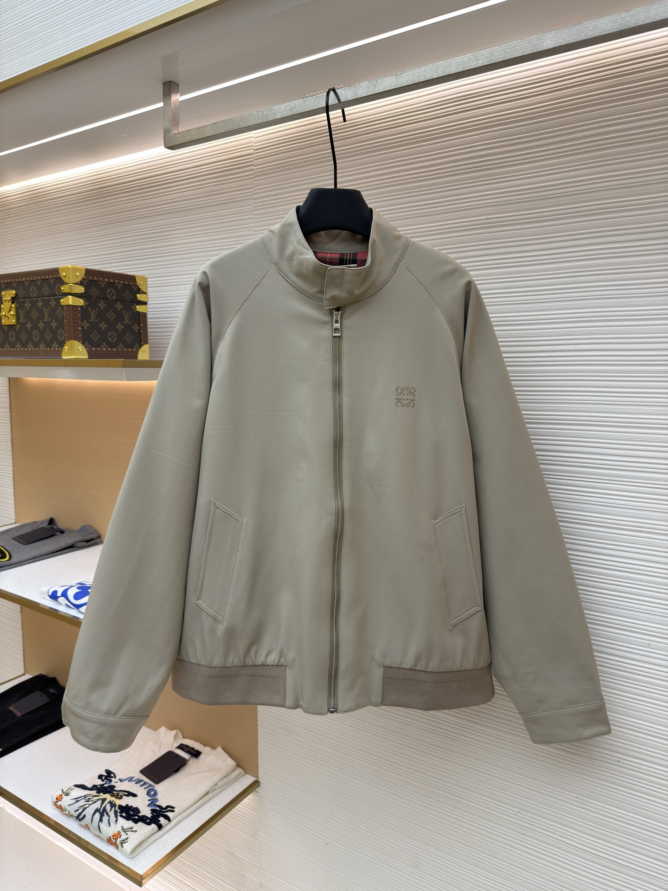 LOEWE 罗意威 丝光羊毛刺绣拉链外套 夹克 长袖 秋冬 杏色 B5