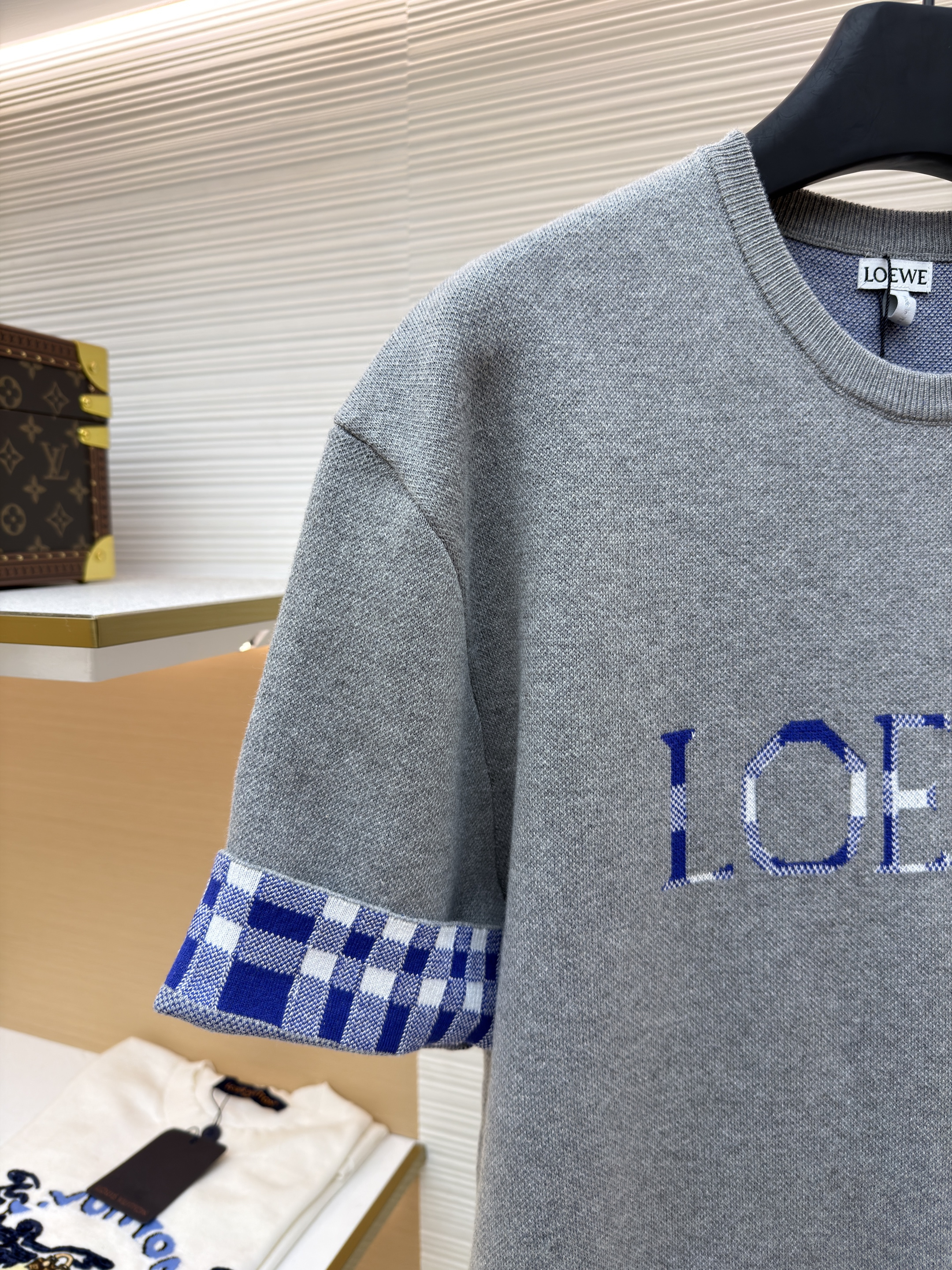Loewe 罗意威 内格纹翻袖圆领针织短袖 针织衫 T恤 灰色 棕色 A7