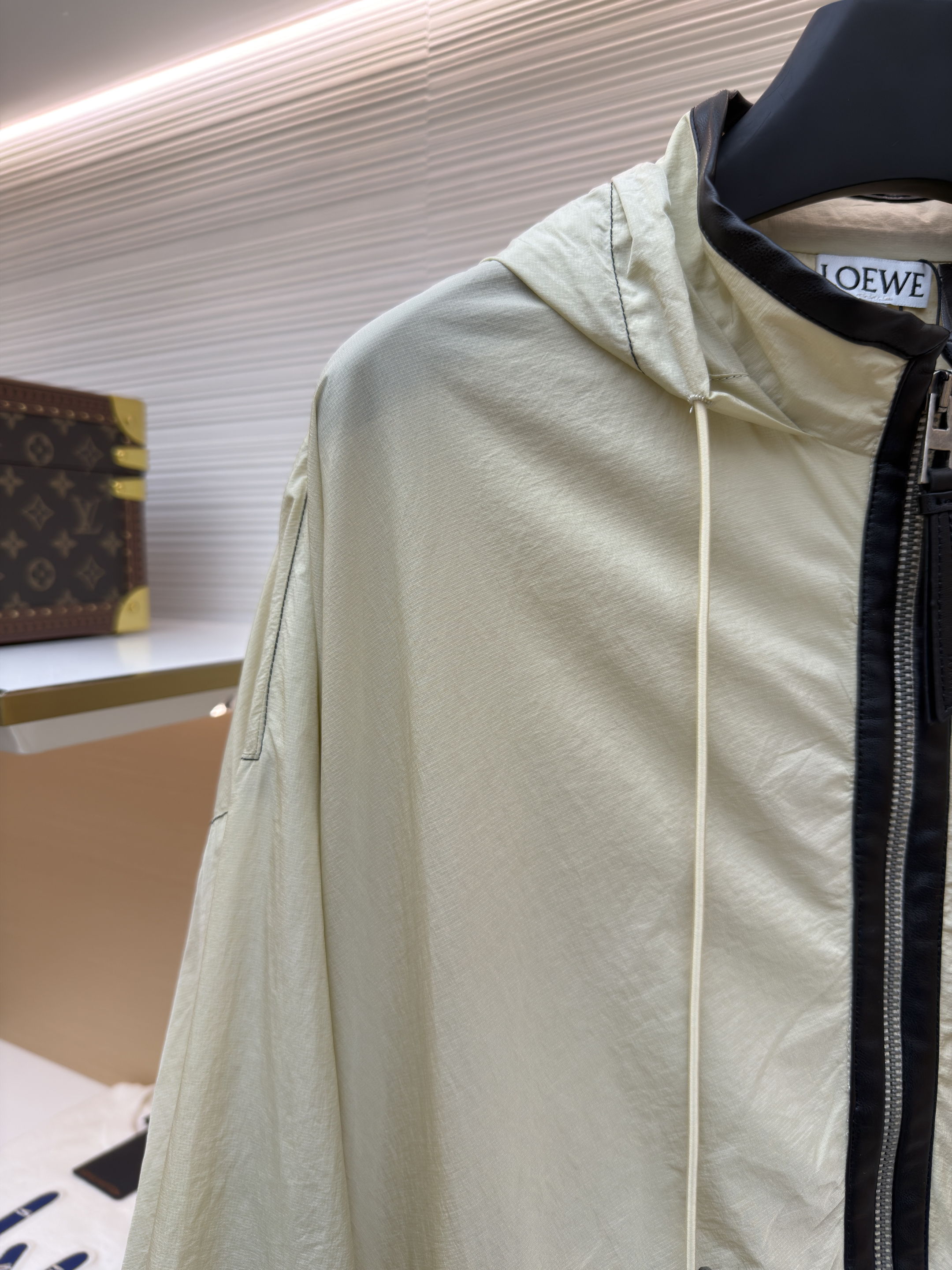 LOEWE 罗意威 皮革拼接拉链连帽外套 夹克 长袖 秋冬 卡其色 紫色 C0