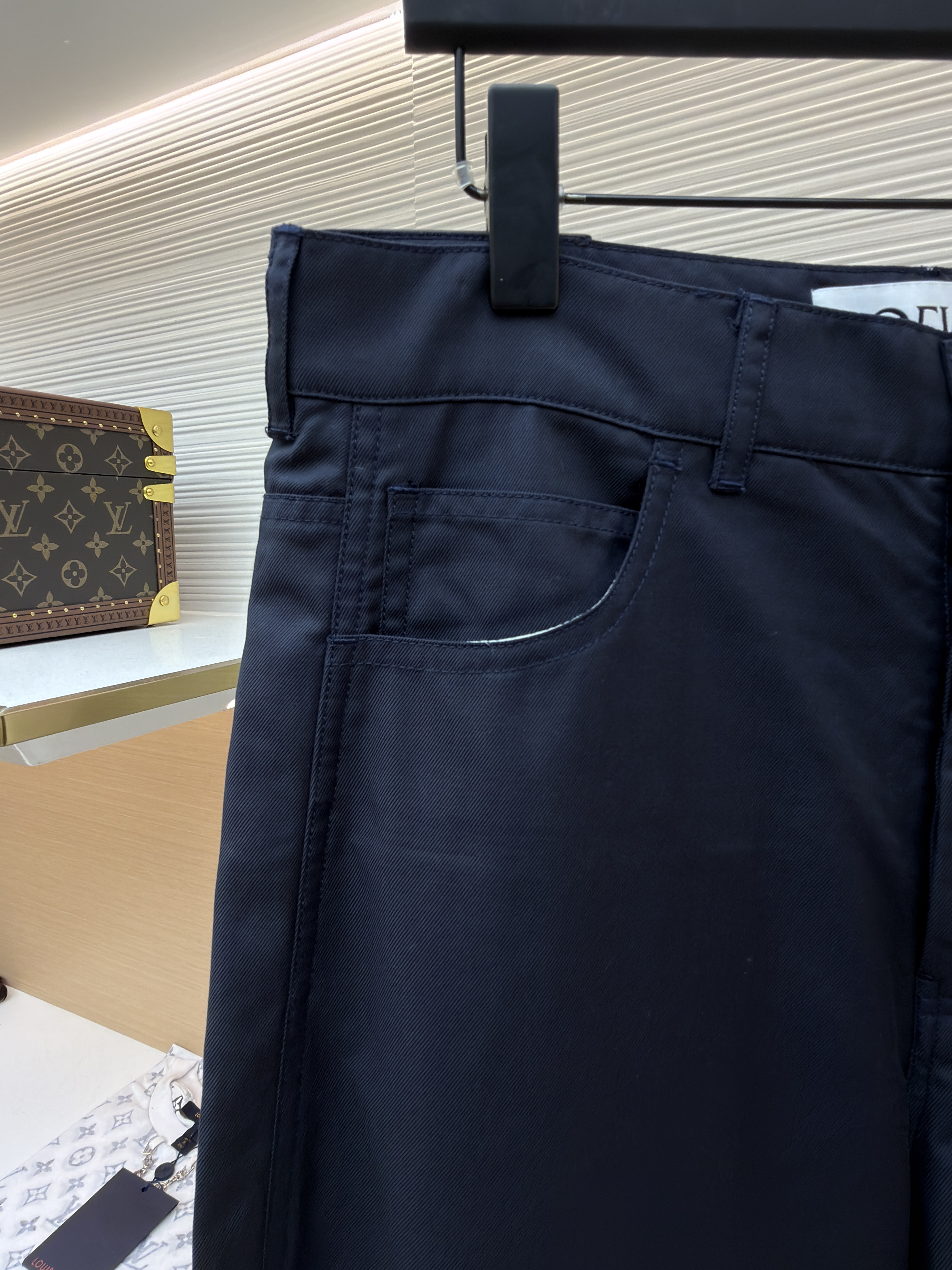 Loewe 罗意威 棉质斜纹布工装裤 长裤 裤子 休闲裤 藏蓝色 B0