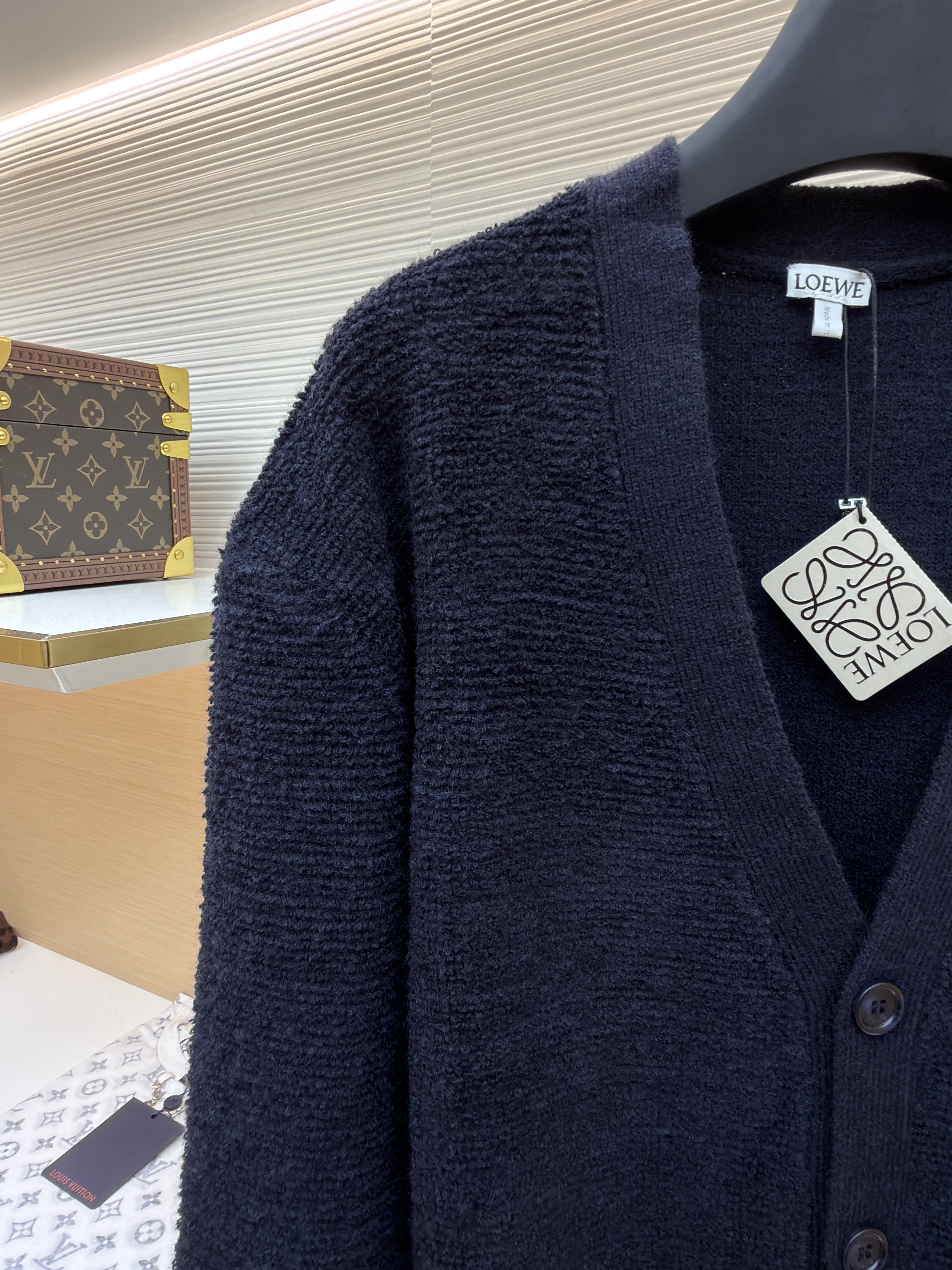LOEWE 罗意威 刺绣V领开衫毛衣 针织衫 外套 长袖 藏蓝色 B0