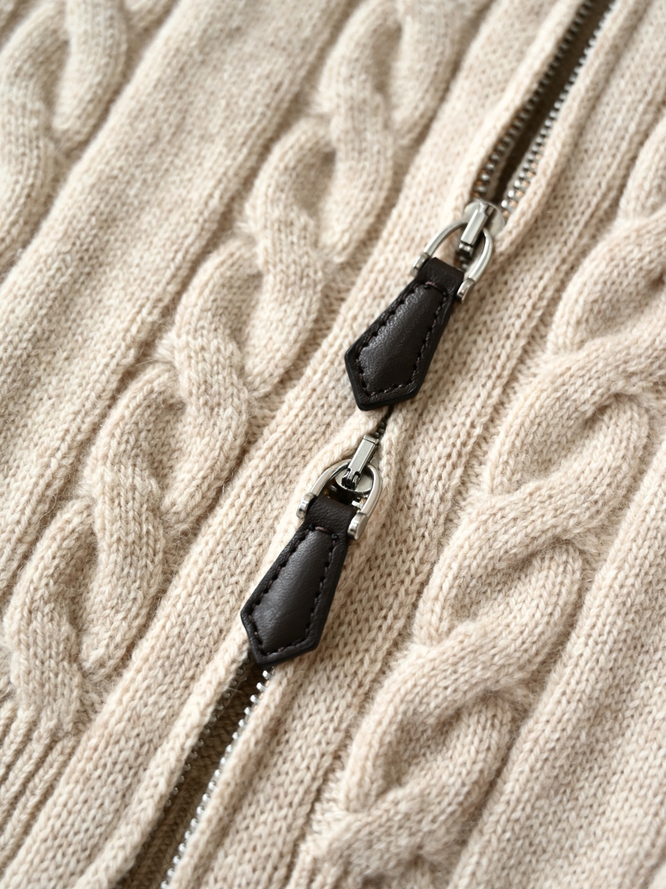 （Double zipper pulls）Loro Piana LP Men's Pure Cashmere Cable-Knit Zip-Up Jacket with Slight V-Neck 双拉链头 麻花 外套 -LP0105-B0
