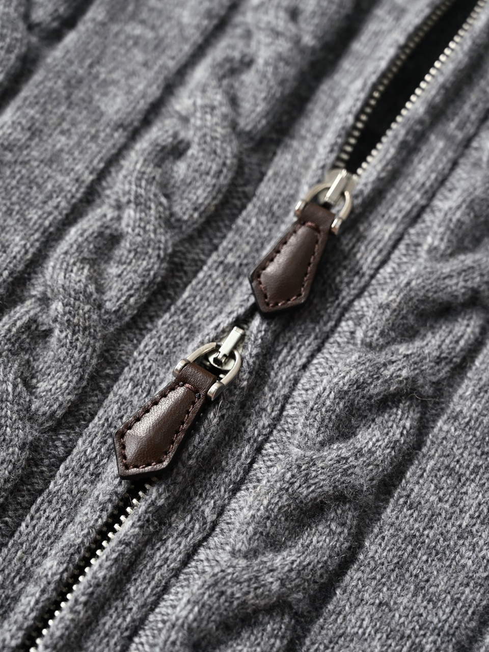 （Double zipper pulls）Loro Piana LP Men's Pure Cashmere Cable-Knit Zip-Up Jacket with Slight V-Neck 双拉链头 麻花 外套 -LP0105-B0