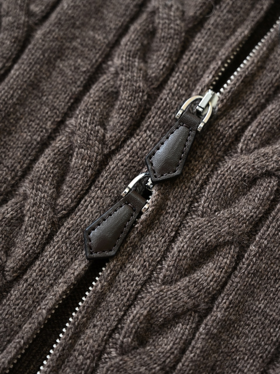 （Double zipper pulls）Loro Piana LP Men's Pure Cashmere Cable-Knit Zip-Up Jacket with Slight V-Neck 双拉链头 麻花 外套 -LP0105-B0