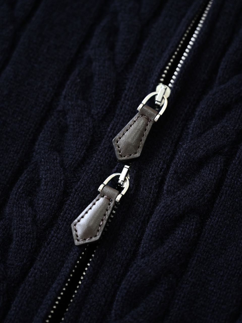 （Double zipper pulls）Loro Piana LP Men's Pure Cashmere Cable-Knit Zip-Up Jacket with Slight V-Neck 双拉链头 麻花 外套 -LP0105-B0