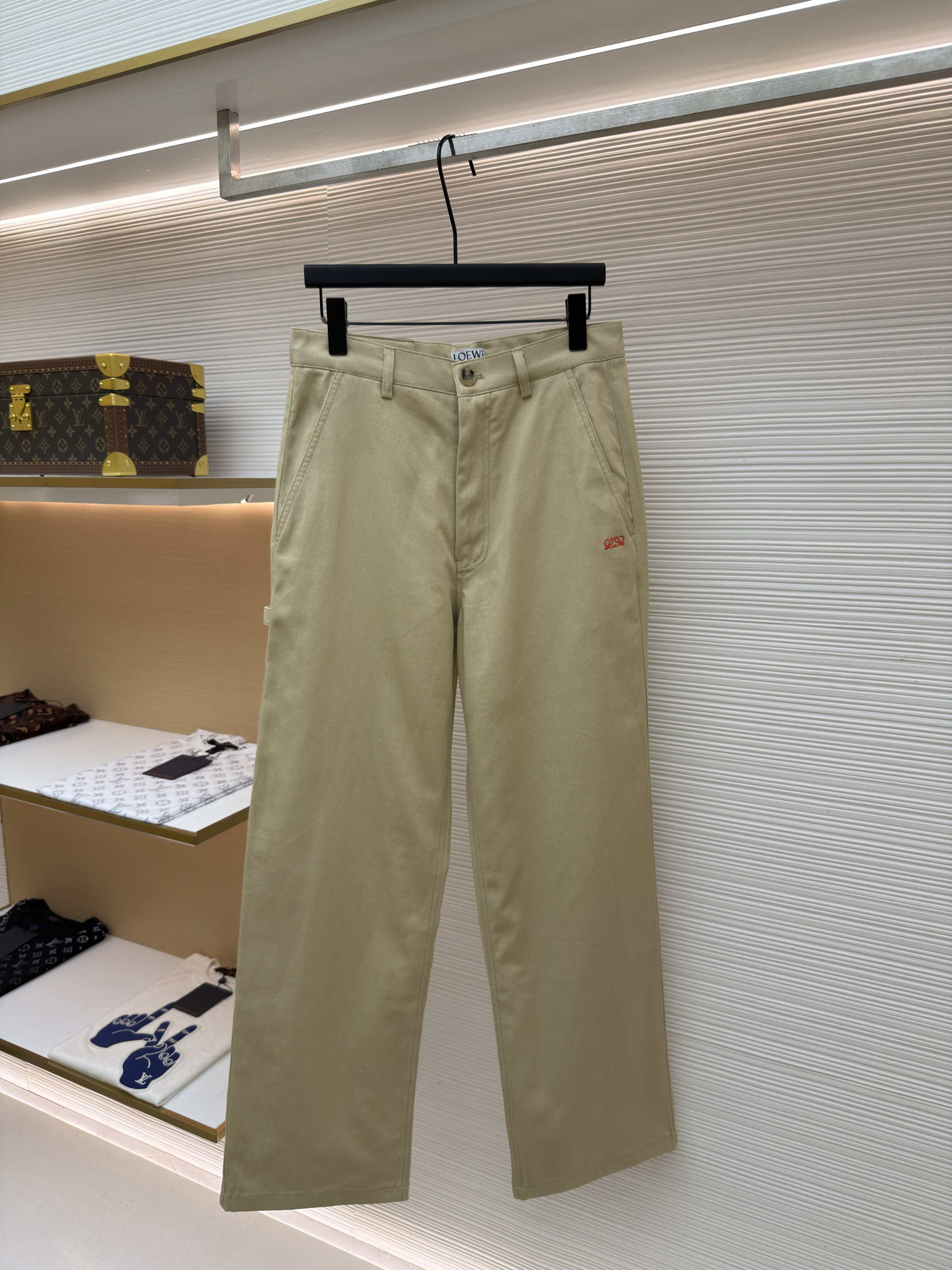 Loewe 罗意威 刺绣皮革 长裤 裤子 休闲裤 卡其色 B0