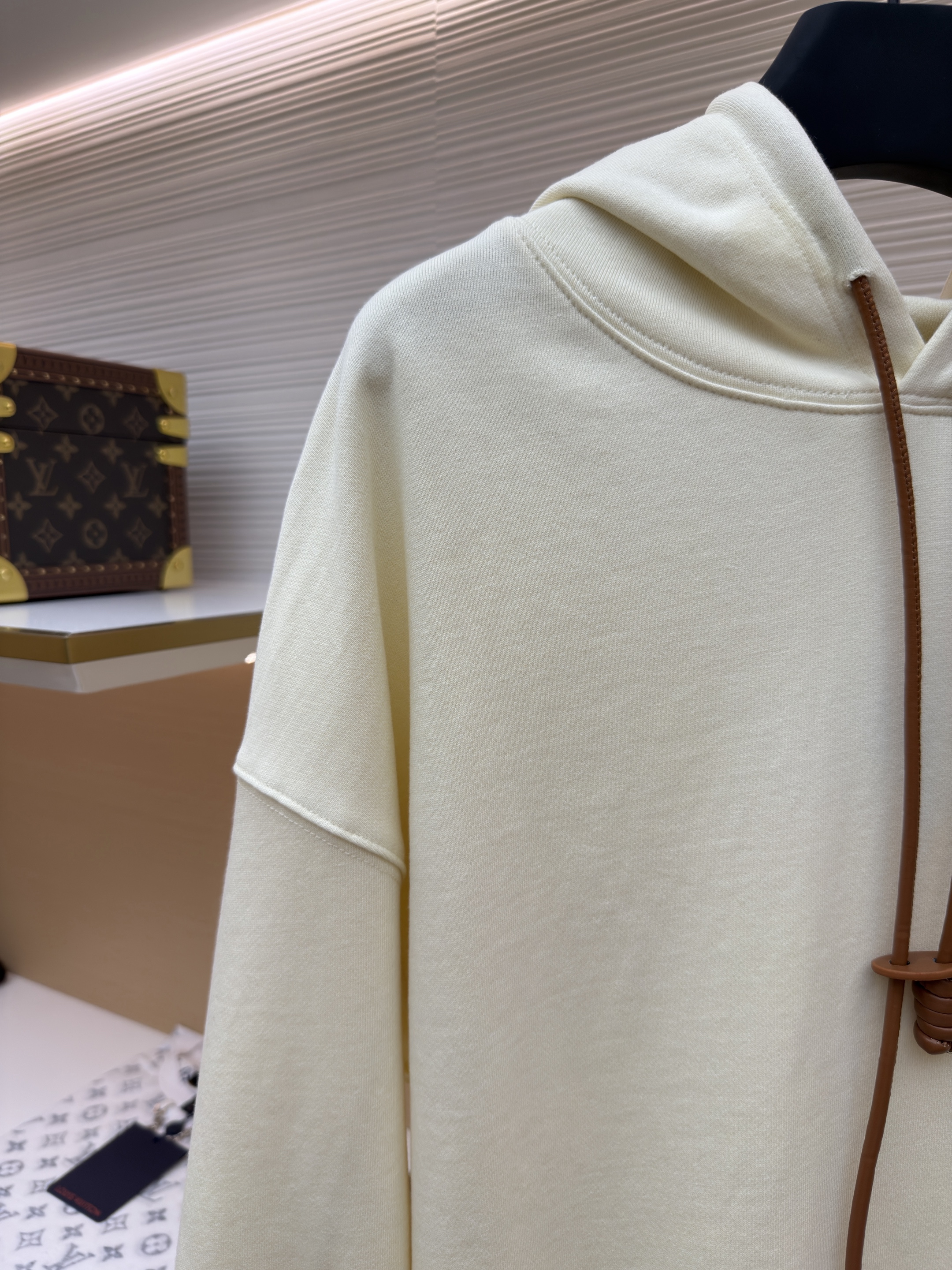 LOEWE 罗意威 刺绣皮革抽绳连帽卫衣 连帽衫 外套 长袖 秋冬 灰色 黑色 米白色 B0