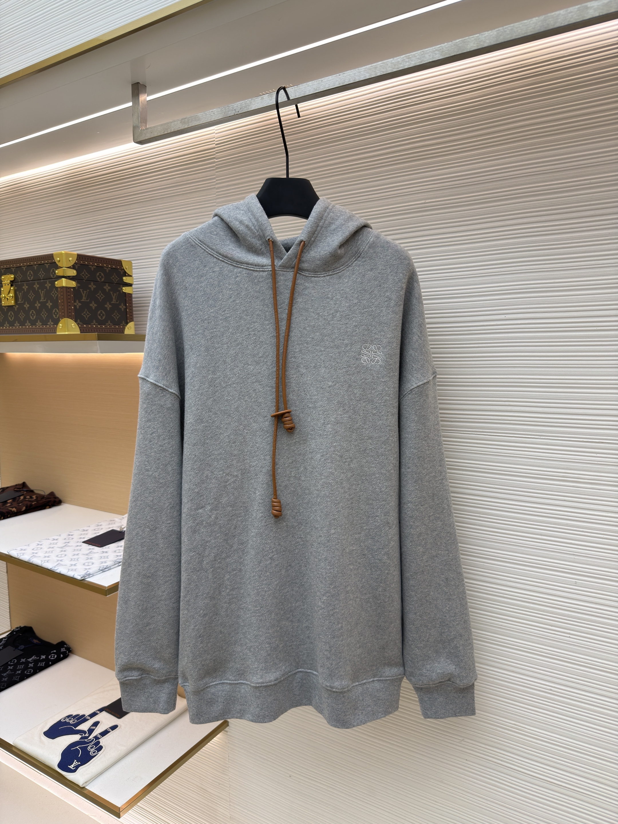 LOEWE 罗意威 刺绣皮革抽绳连帽卫衣 连帽衫 外套 长袖 秋冬 灰色 黑色 米白色 B0