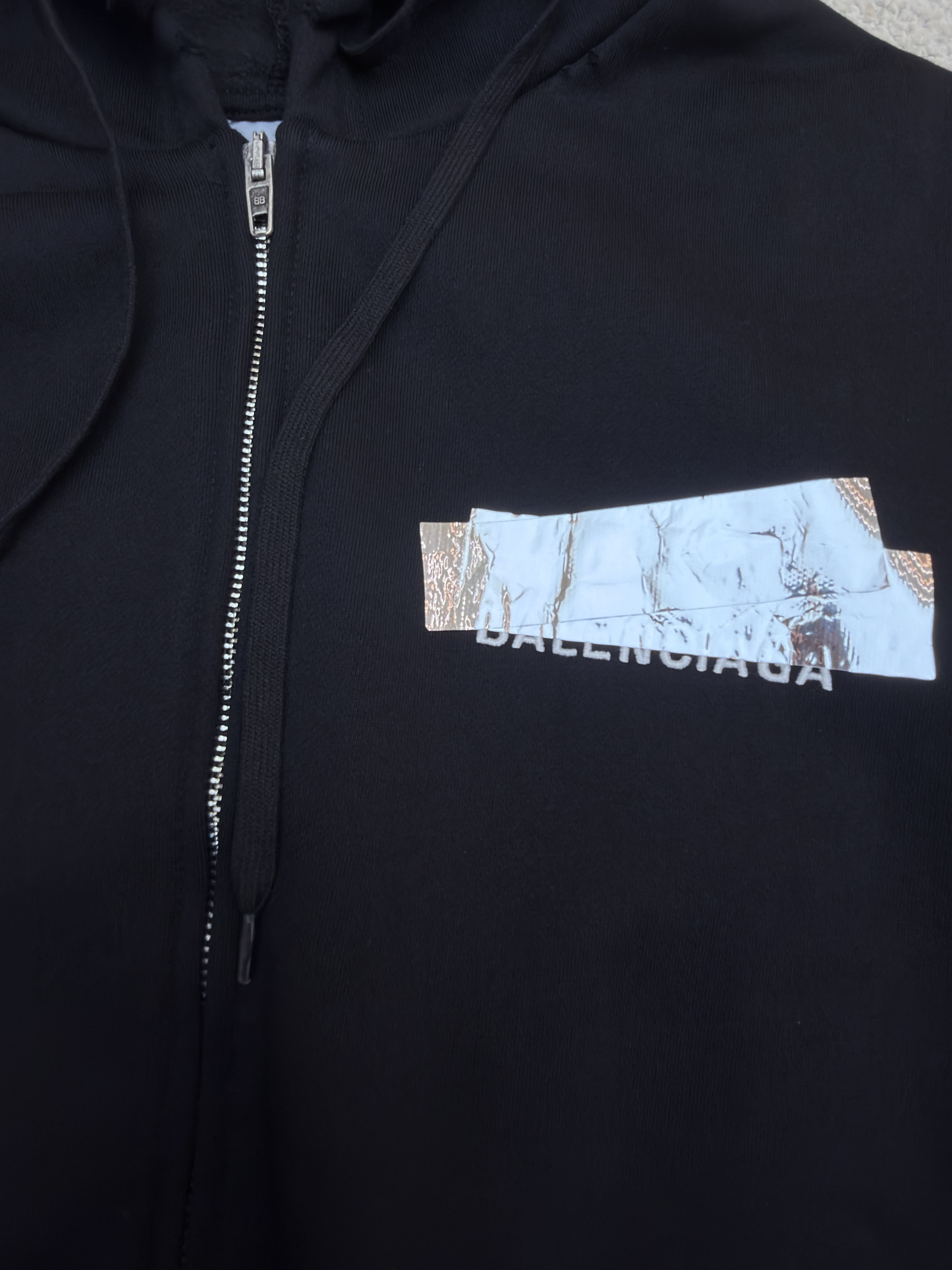Balenciaga 巴黎世家 铝质胶带印花拉链连帽卫衣 外套 连帽衫 长袖 秋冬 黑色 B0