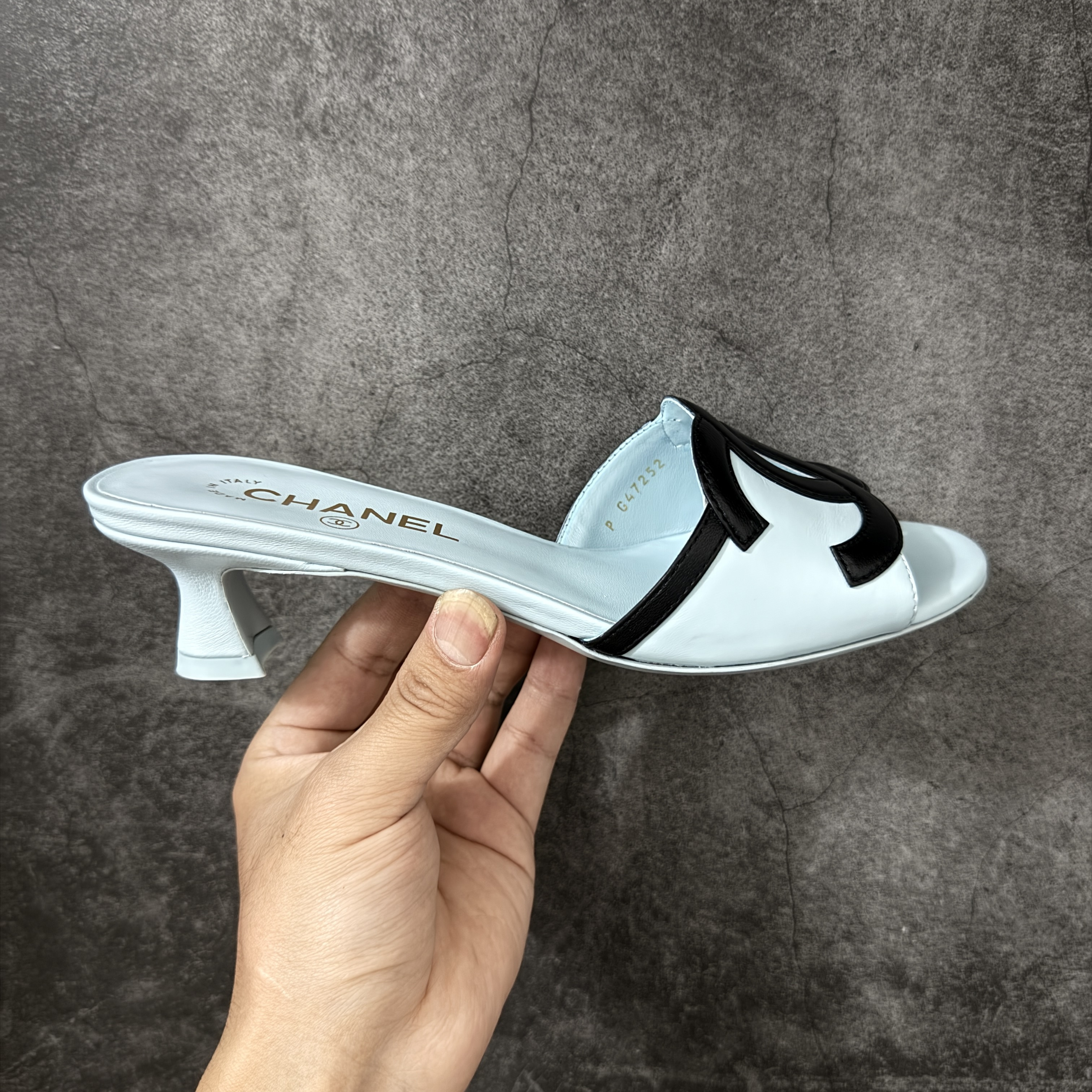 CHANEL 26s Women’s 4.5cm Sheepskin Round-Toe Slip-On Slides-B5-G47252-X01000-U9817一字拖鞋 