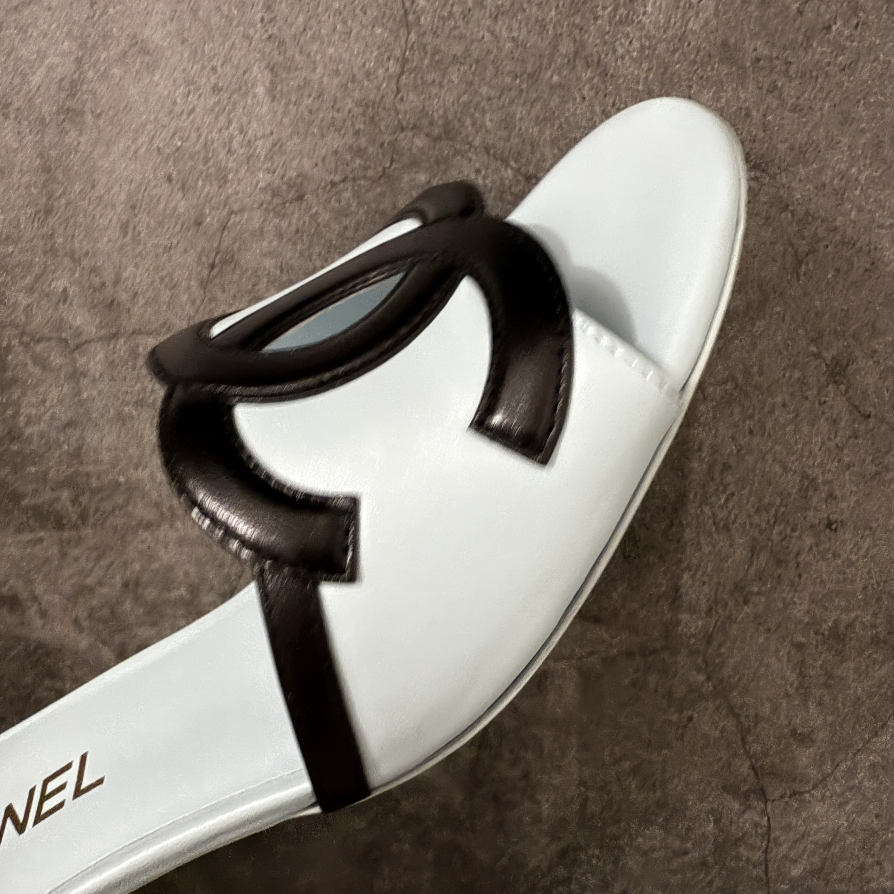 CHANEL 26s Women’s 4.5cm Sheepskin Round-Toe Slip-On Slides-B5-G47252-X01000-U9817一字拖鞋 