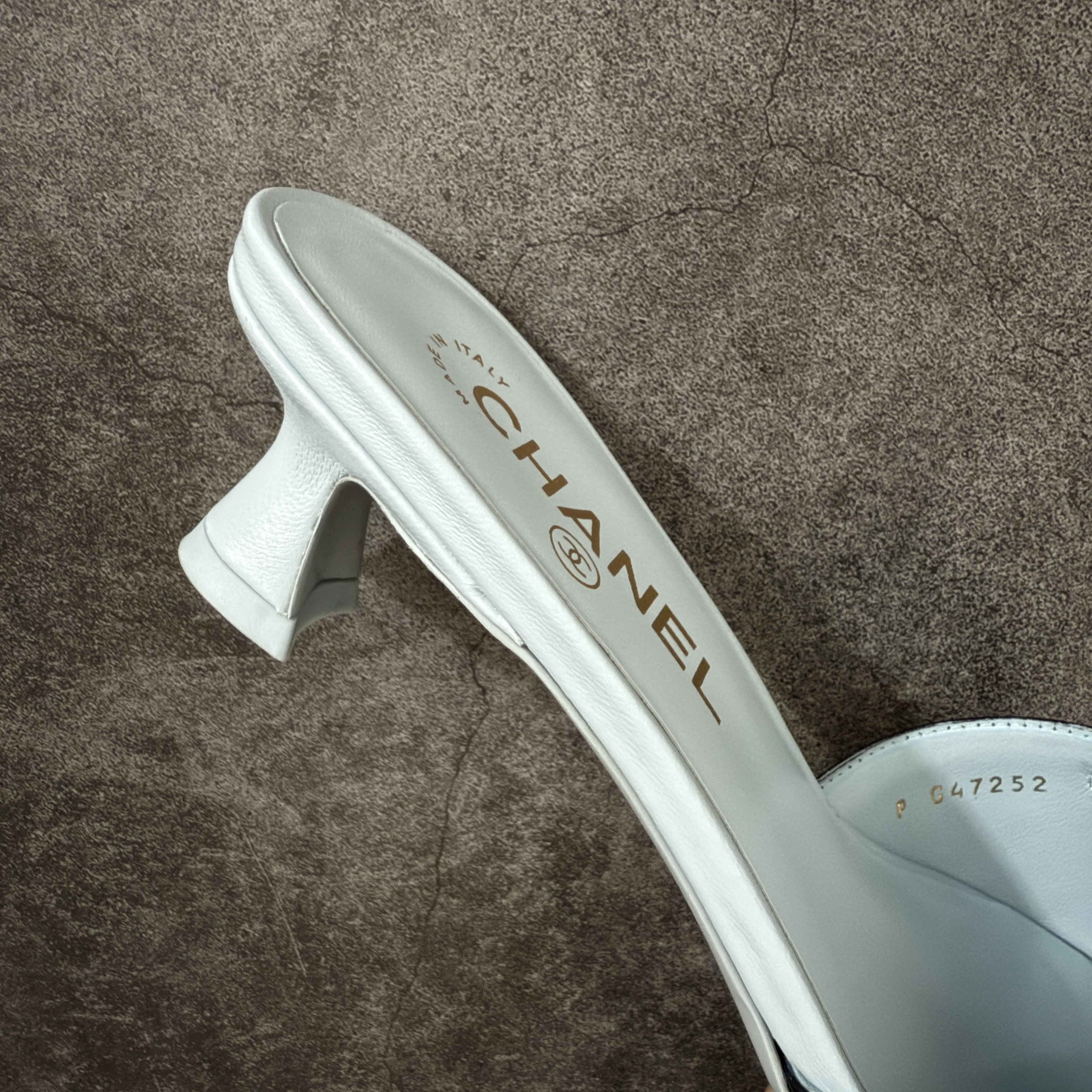 CHANEL 26s Women’s 4.5cm Sheepskin Round-Toe Slip-On Slides-B5-G47252-X01000-U9817一字拖鞋 