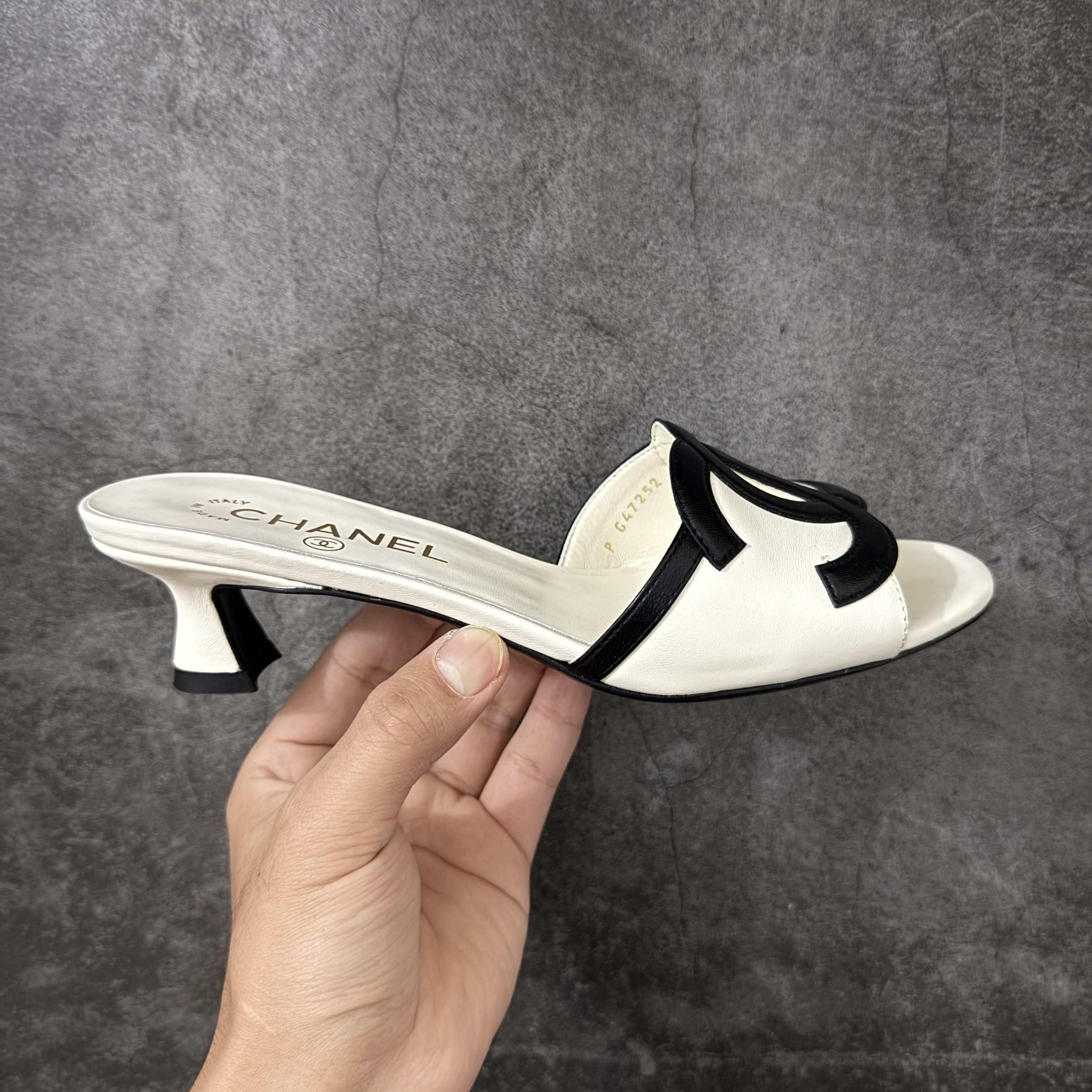 CHANEL 26s Women’s 4.5cm Sheepskin Round-Toe Slip-On Slides-B5-G47252-X01000-U9817一字拖鞋 