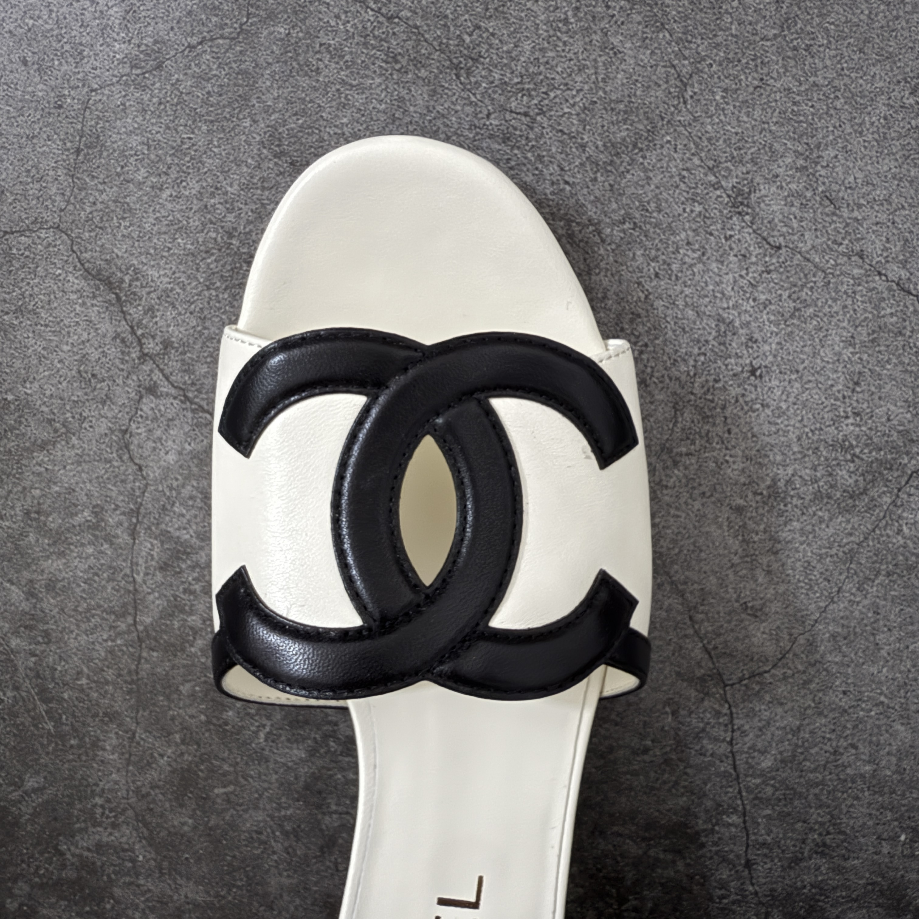 CHANEL 26s Women’s 4.5cm Sheepskin Round-Toe Slip-On Slides-B5-G47252-X01000-U9817一字拖鞋 