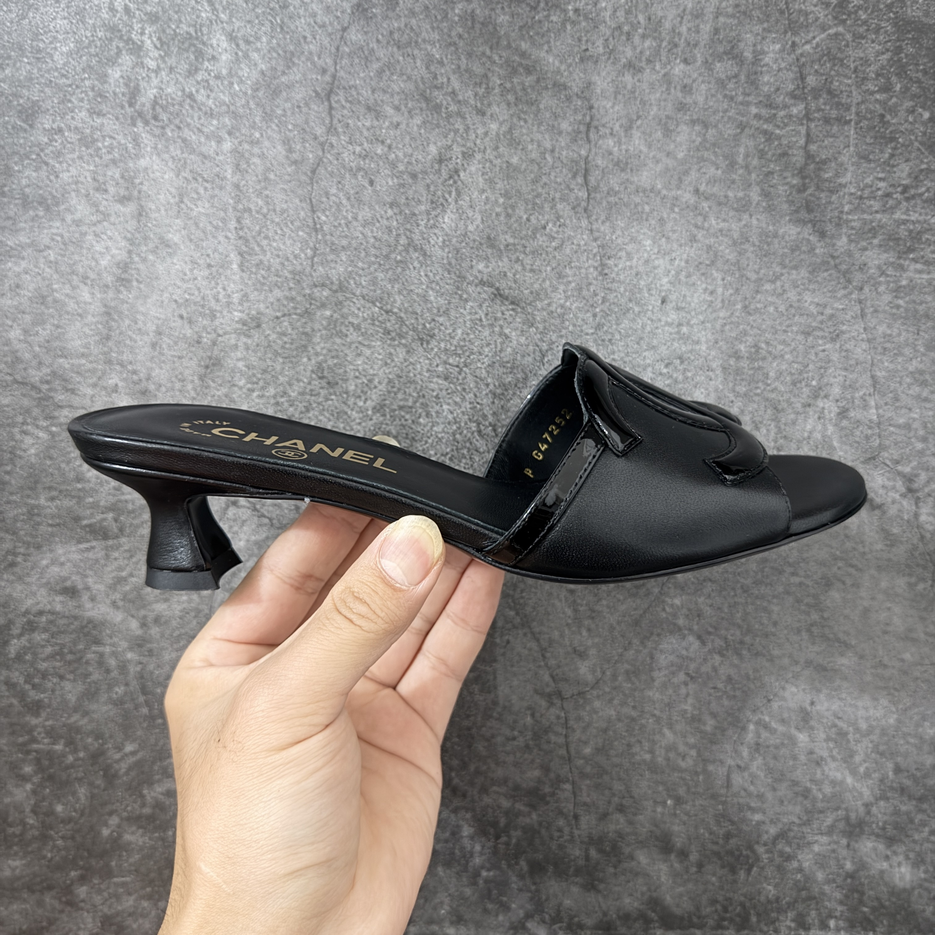 CHANEL 26s Women’s 4.5cm Sheepskin Round-Toe Slip-On Slides-B5-G47252-X01000-U9817一字拖鞋 