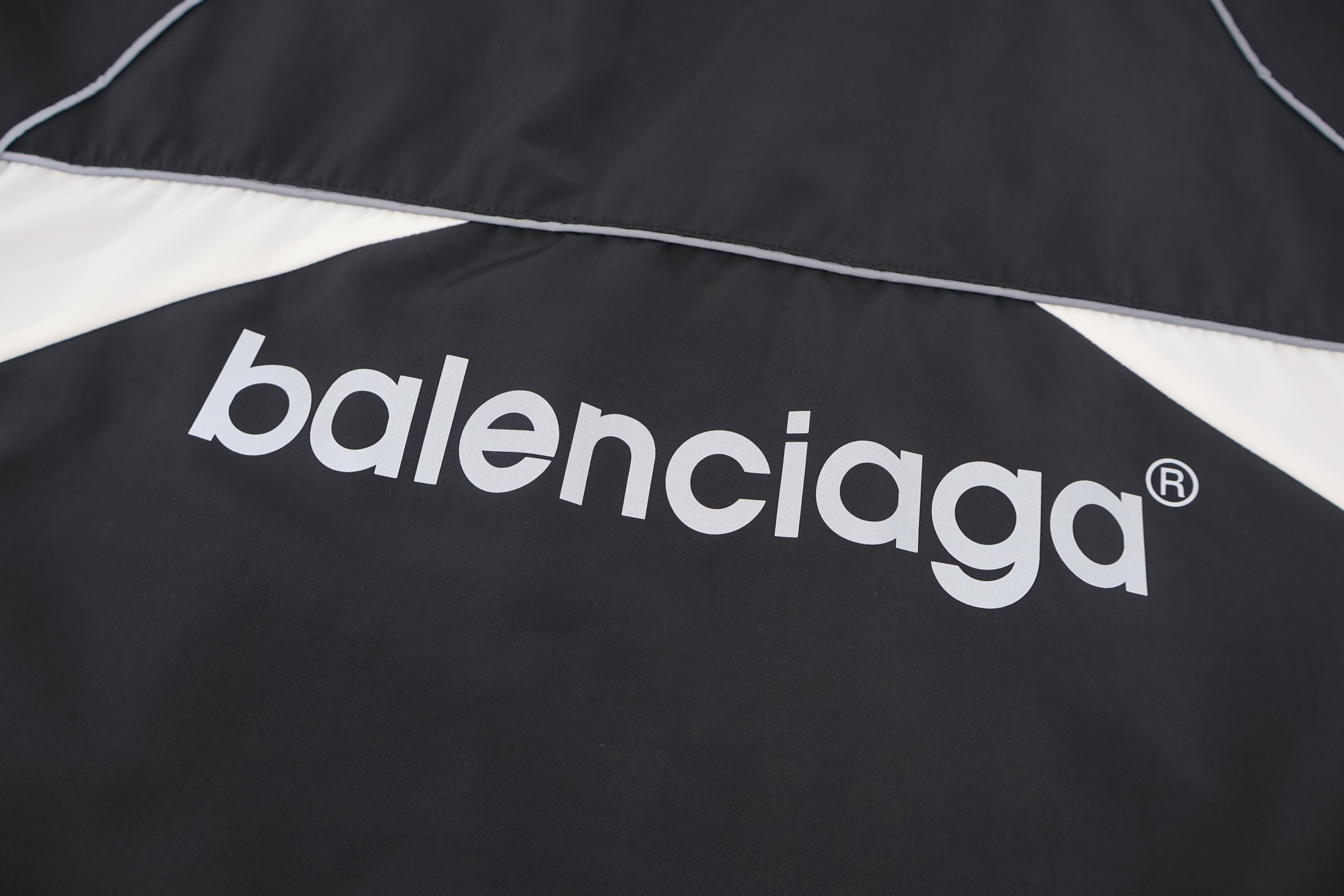 Balenciaga 巴黎世家 反光标识拼接拉链连帽外套 夹克 长袖 秋冬 黑色 B5