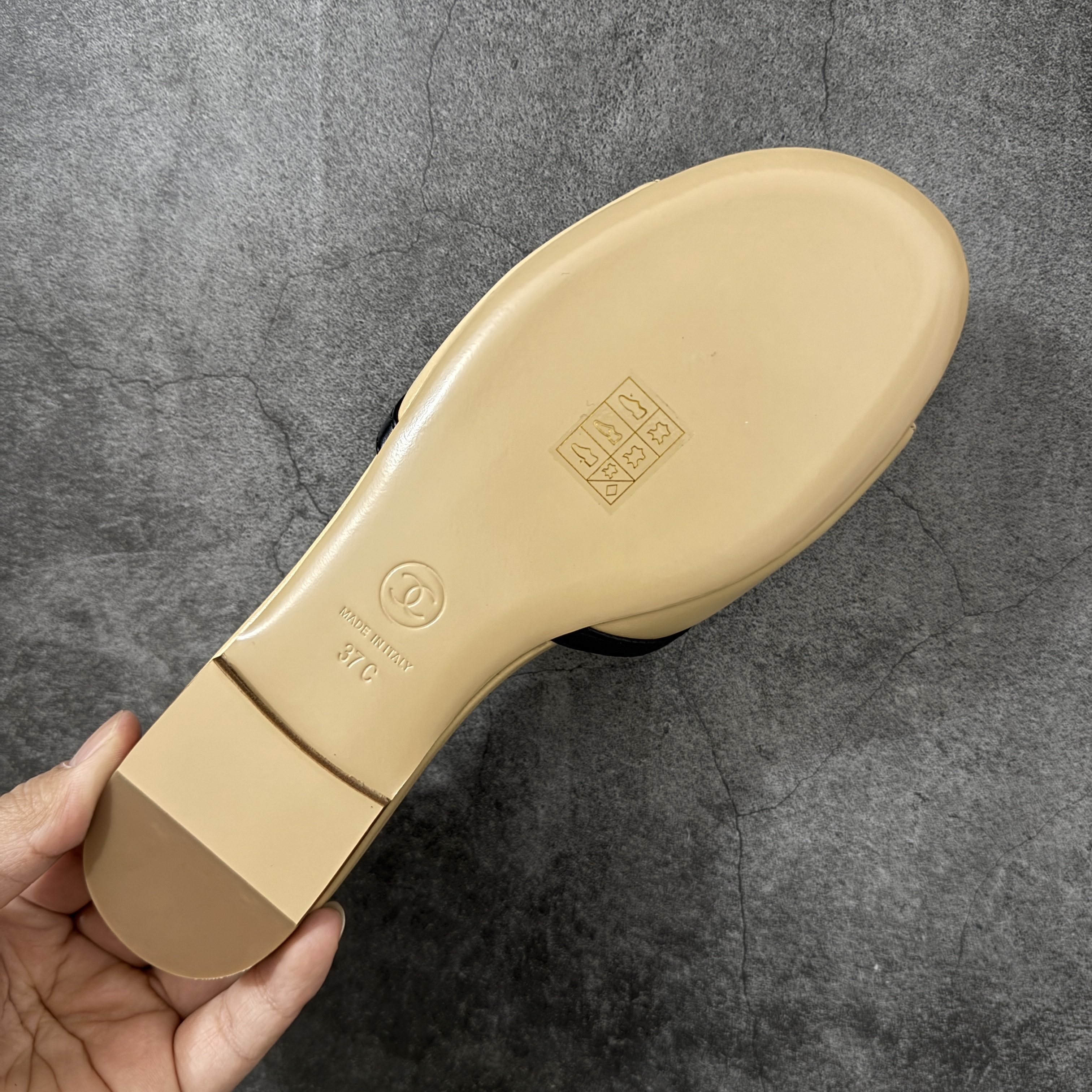 CHANEL 26s Women’s 1.0 cm Lambskin Round-Toe Flat Slides-B5-G47260-X01000-U9817 平底一字拖鞋 