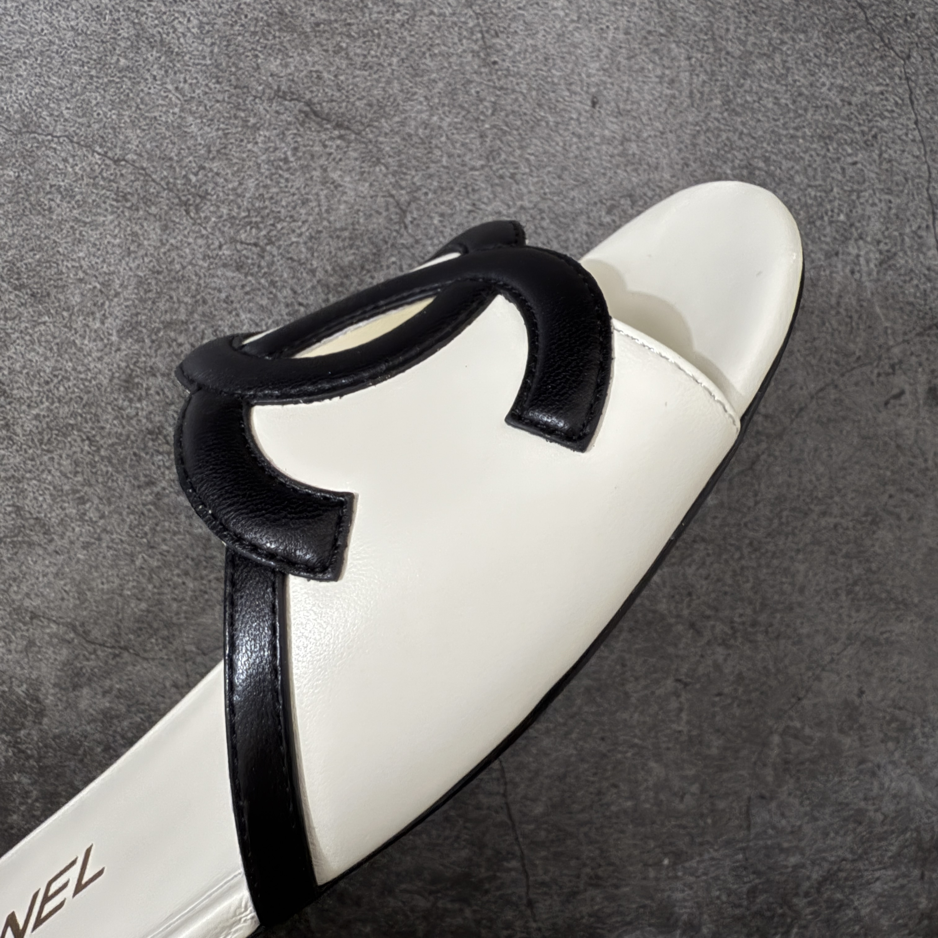CHANEL 26s Women’s 1.0 cm Lambskin Round-Toe Flat Slides-B5-G47260-X01000-U9817 平底一字拖鞋 