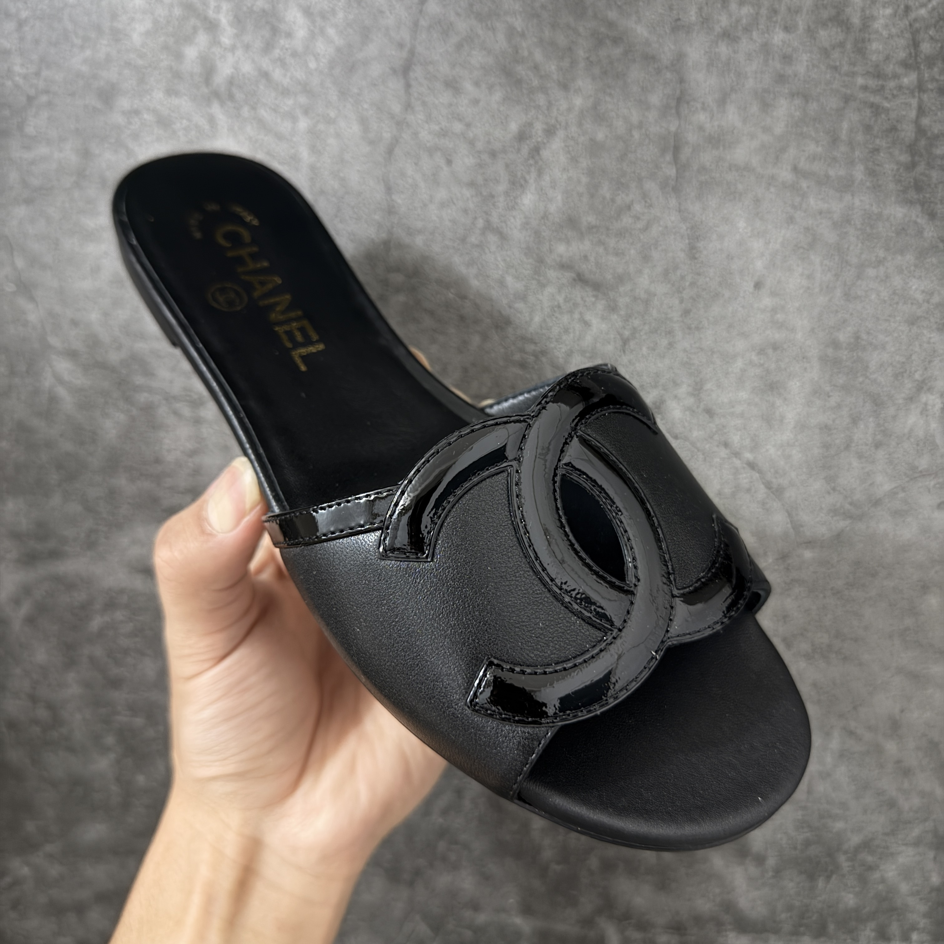 CHANEL 26s Women’s 1.0 cm Lambskin Round-Toe Flat Slides-B5-G47260-X01000-U9817 平底一字拖鞋 