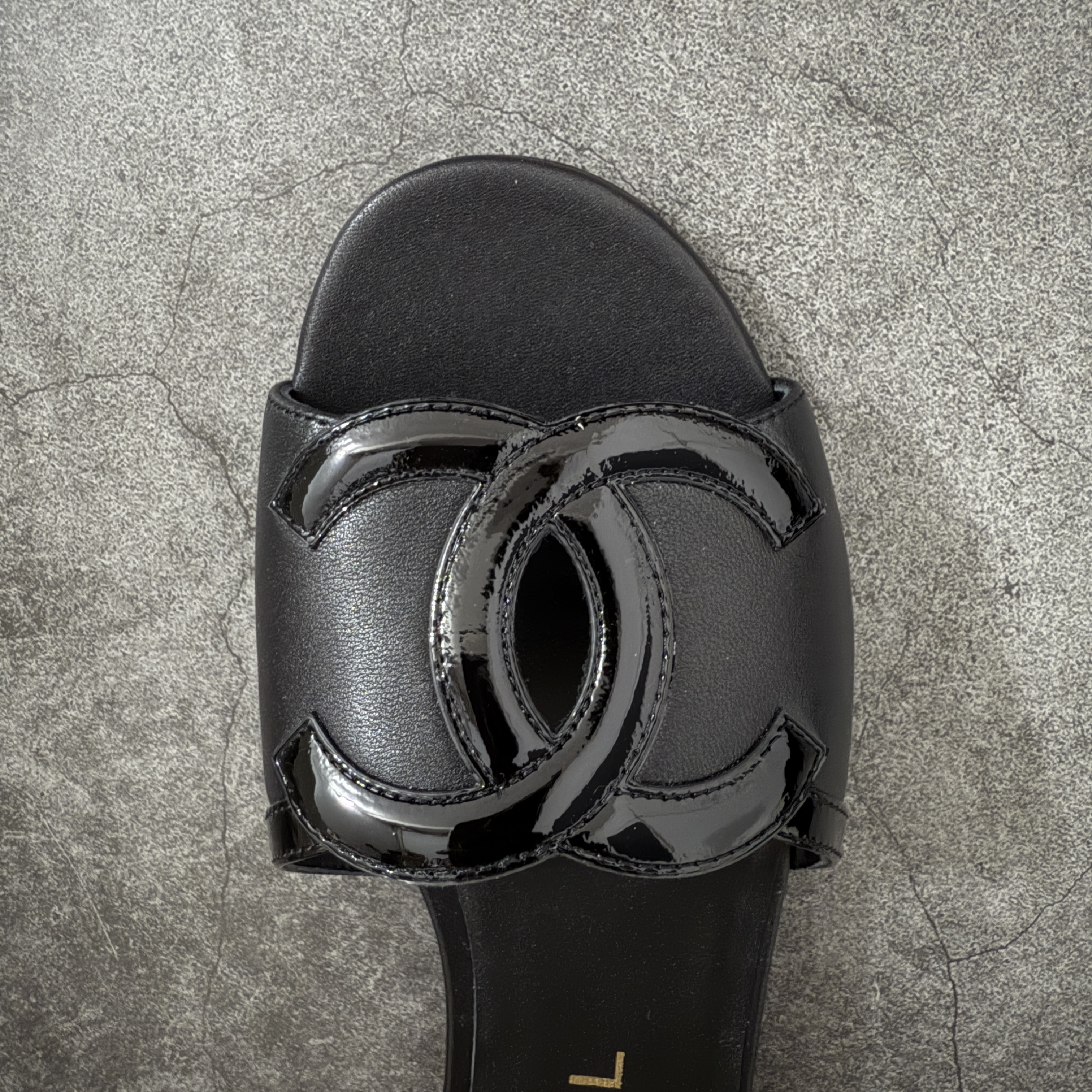 CHANEL 26s Women’s 1.0 cm Lambskin Round-Toe Flat Slides-B5-G47260-X01000-U9817 平底一字拖鞋 