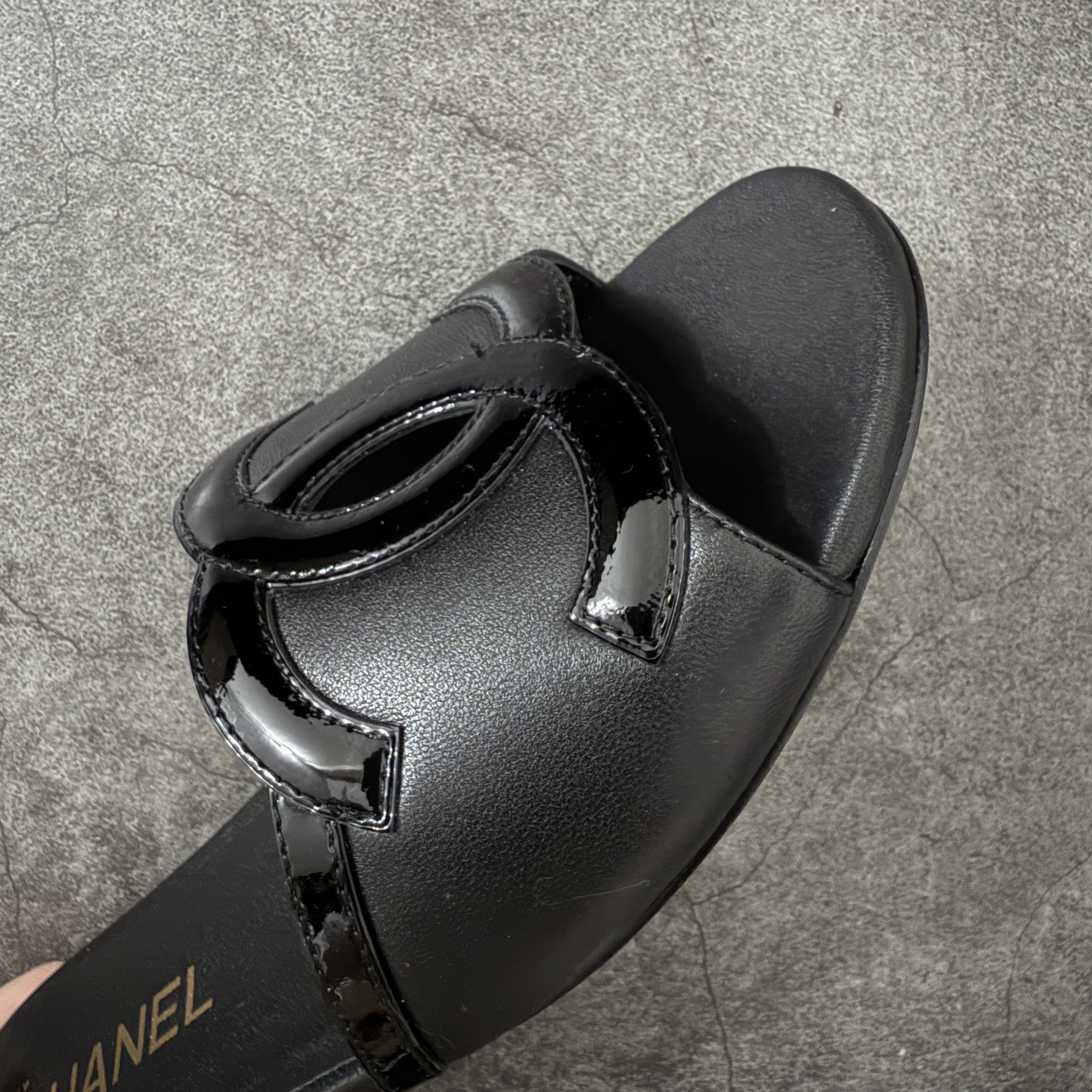CHANEL 26s Women’s 1.0 cm Lambskin Round-Toe Flat Slides-B5-G47260-X01000-U9817 平底一字拖鞋 