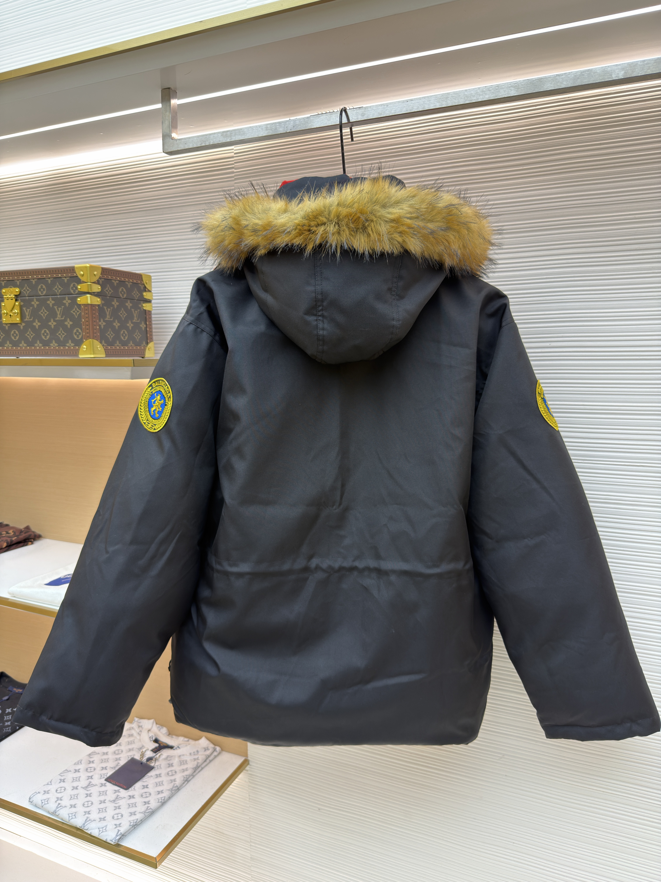 Balenciaga 巴黎世家 双面两穿狮子袖标拉链连帽羽绒服 夹克 外套 秋冬 长袖 保暖 黑色/红色 D5