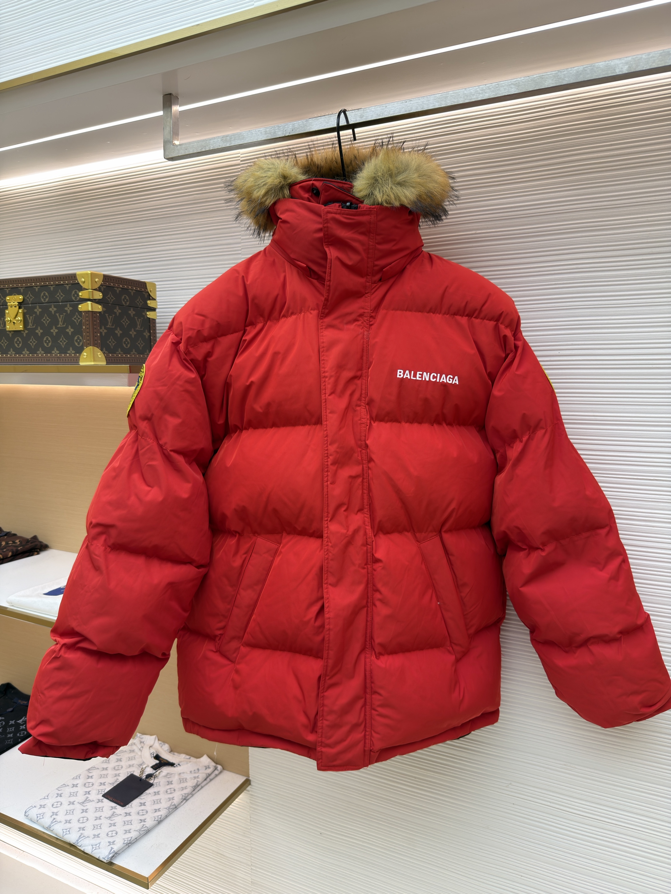 Balenciaga 巴黎世家 双面两穿狮子袖标拉链连帽羽绒服 夹克 外套 秋冬 长袖 保暖 黑色/红色 D5