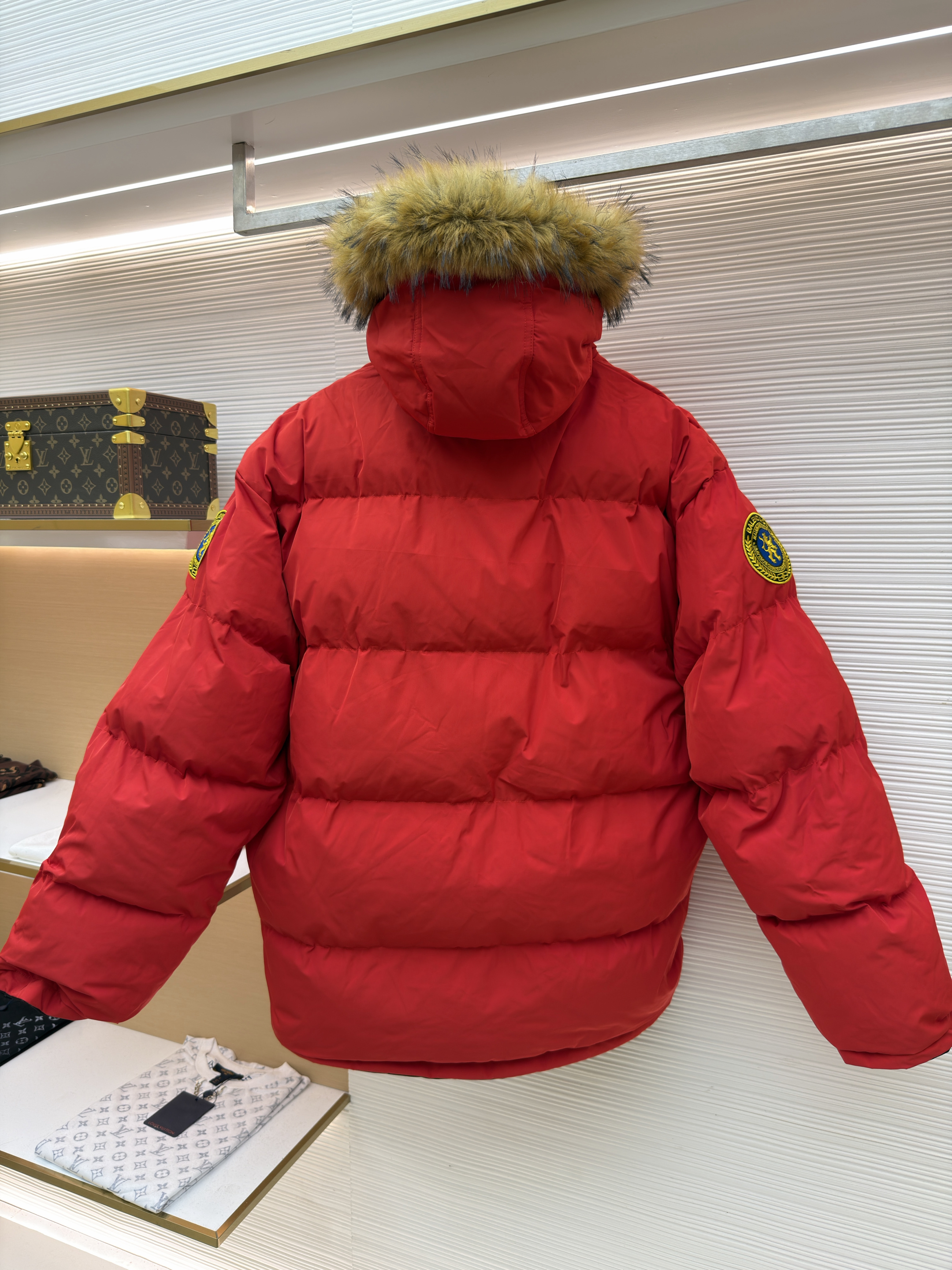 Balenciaga 巴黎世家 双面两穿狮子袖标拉链连帽羽绒服 夹克 外套 秋冬 长袖 保暖 黑色/红色 D5