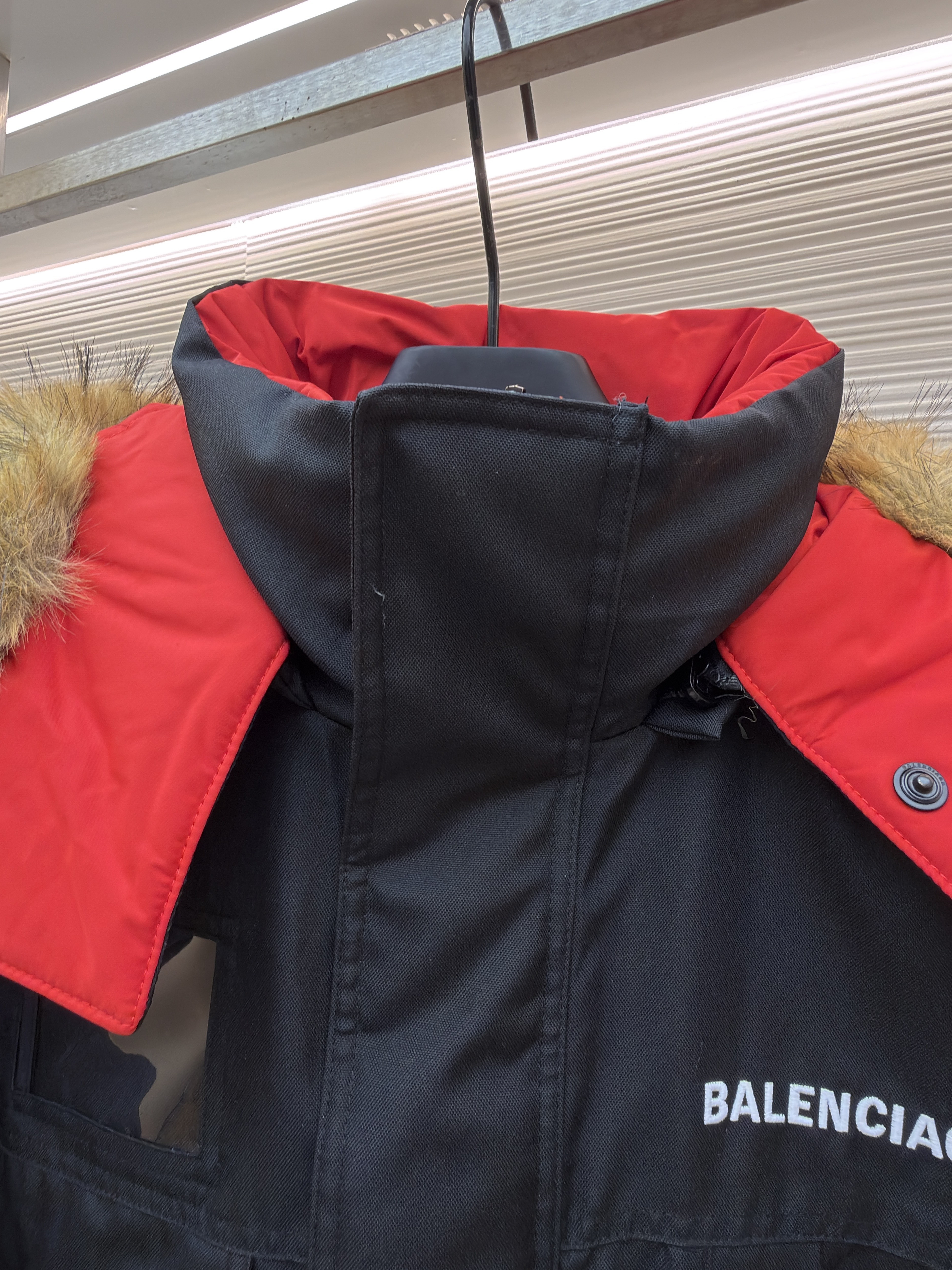 Balenciaga 巴黎世家 双面两穿狮子袖标拉链连帽羽绒服 夹克 外套 秋冬 长袖 保暖 黑色/红色 D5