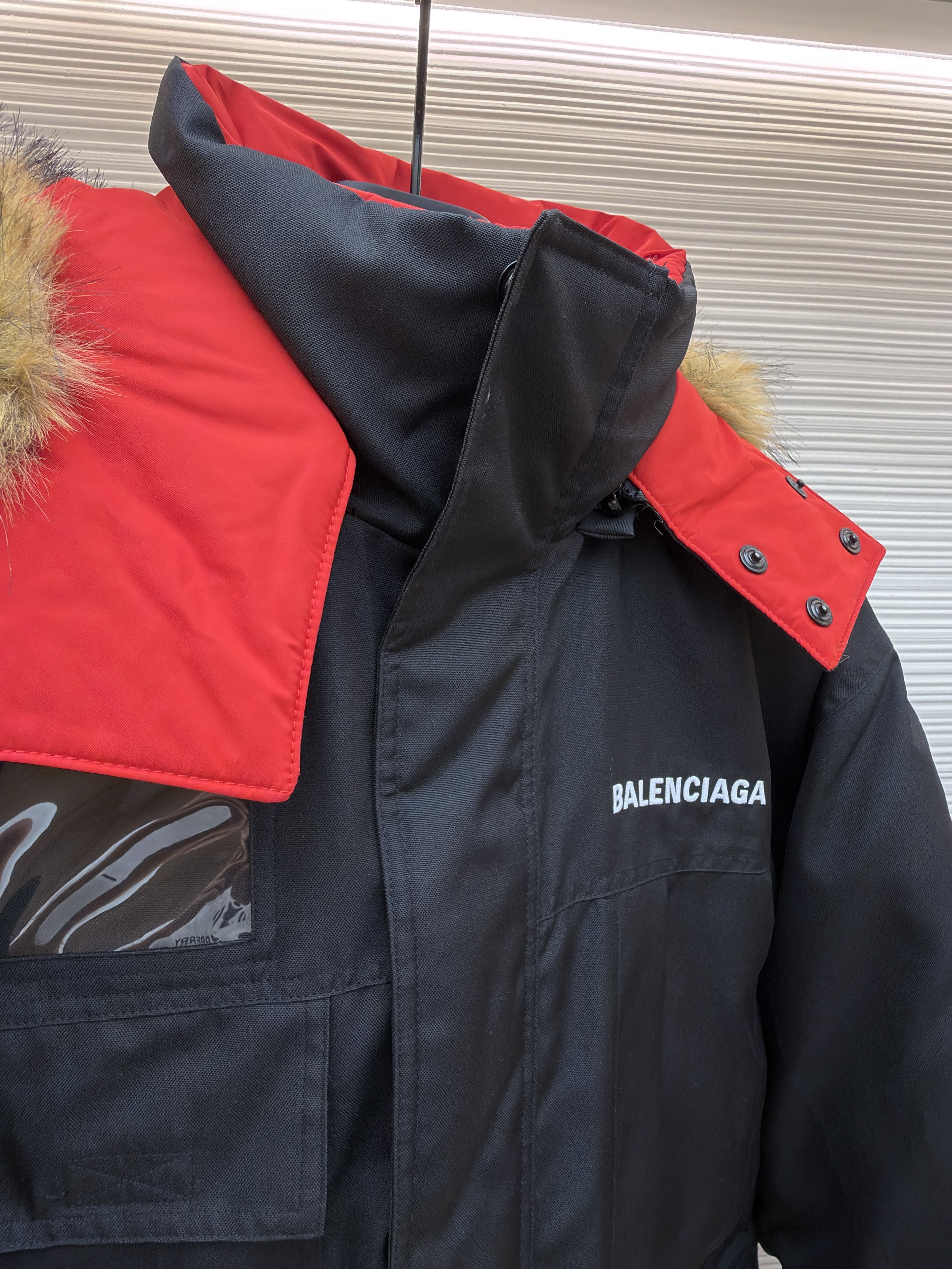 Balenciaga 巴黎世家 双面两穿狮子袖标拉链连帽羽绒服 夹克 外套 秋冬 长袖 保暖 黑色/红色 D5