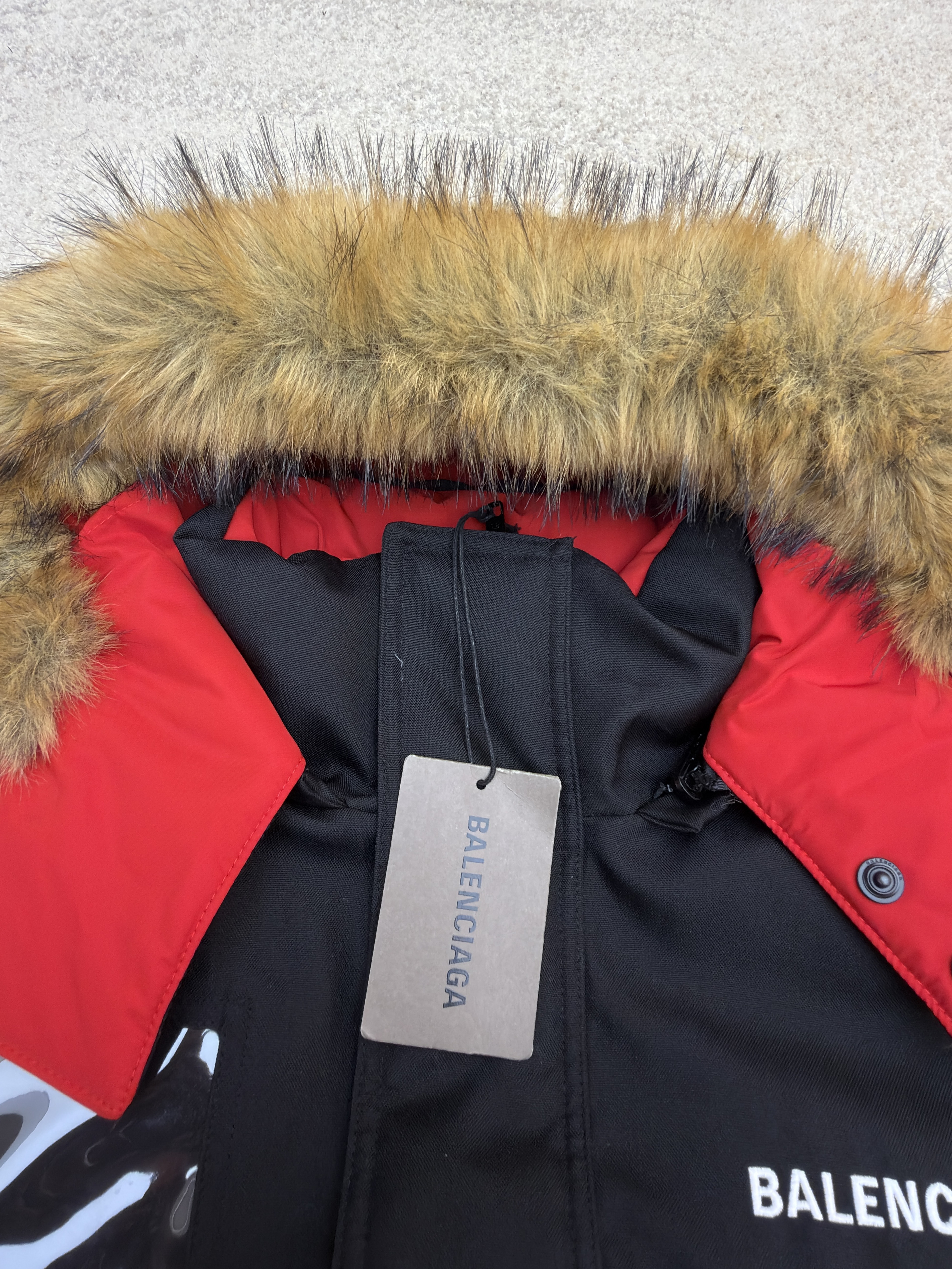 Balenciaga 巴黎世家 双面两穿狮子袖标拉链连帽羽绒服 夹克 外套 秋冬 长袖 保暖 黑色/红色 D5