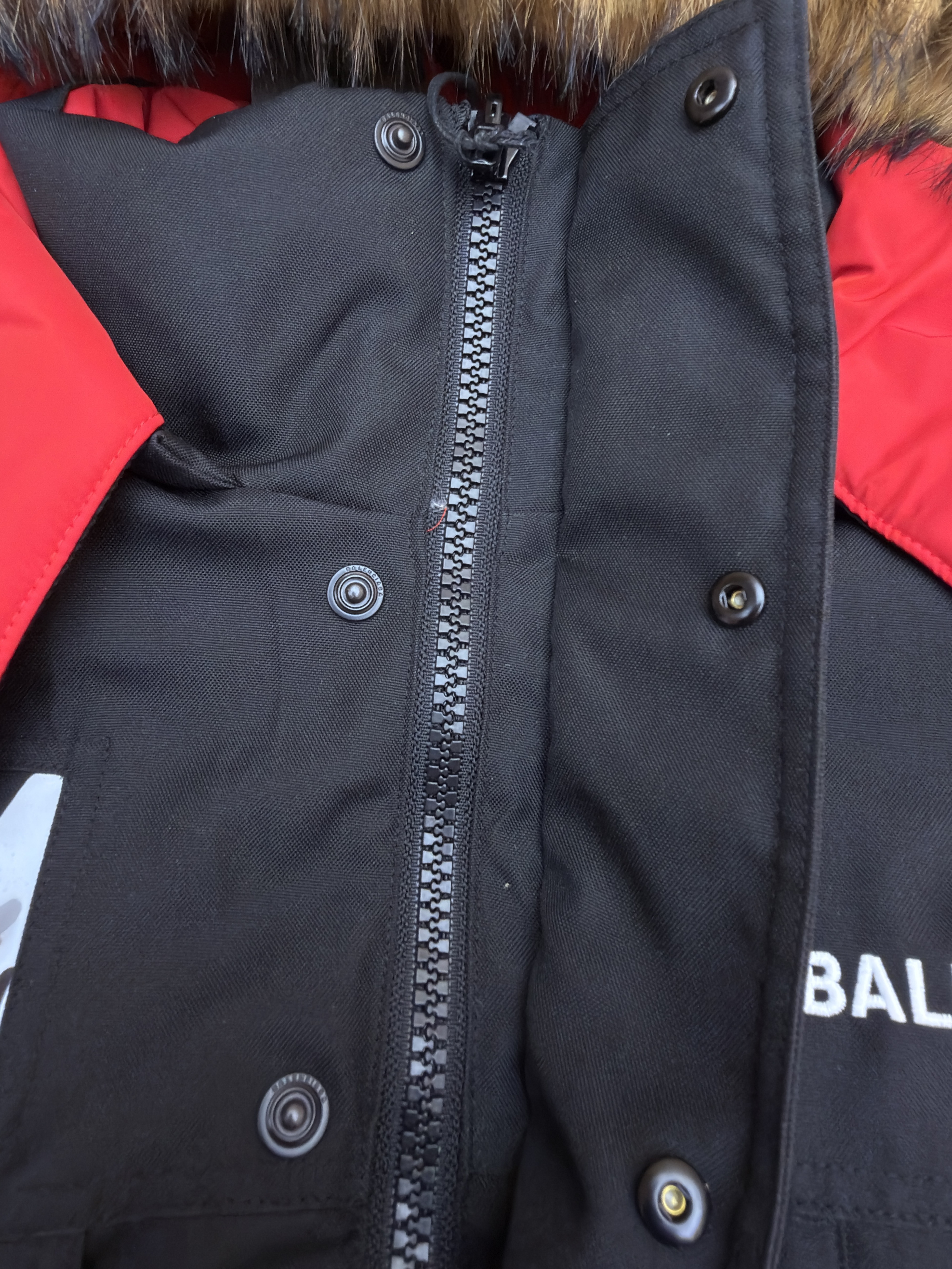 Balenciaga 巴黎世家 双面两穿狮子袖标拉链连帽羽绒服 夹克 外套 秋冬 长袖 保暖 黑色/红色 D5