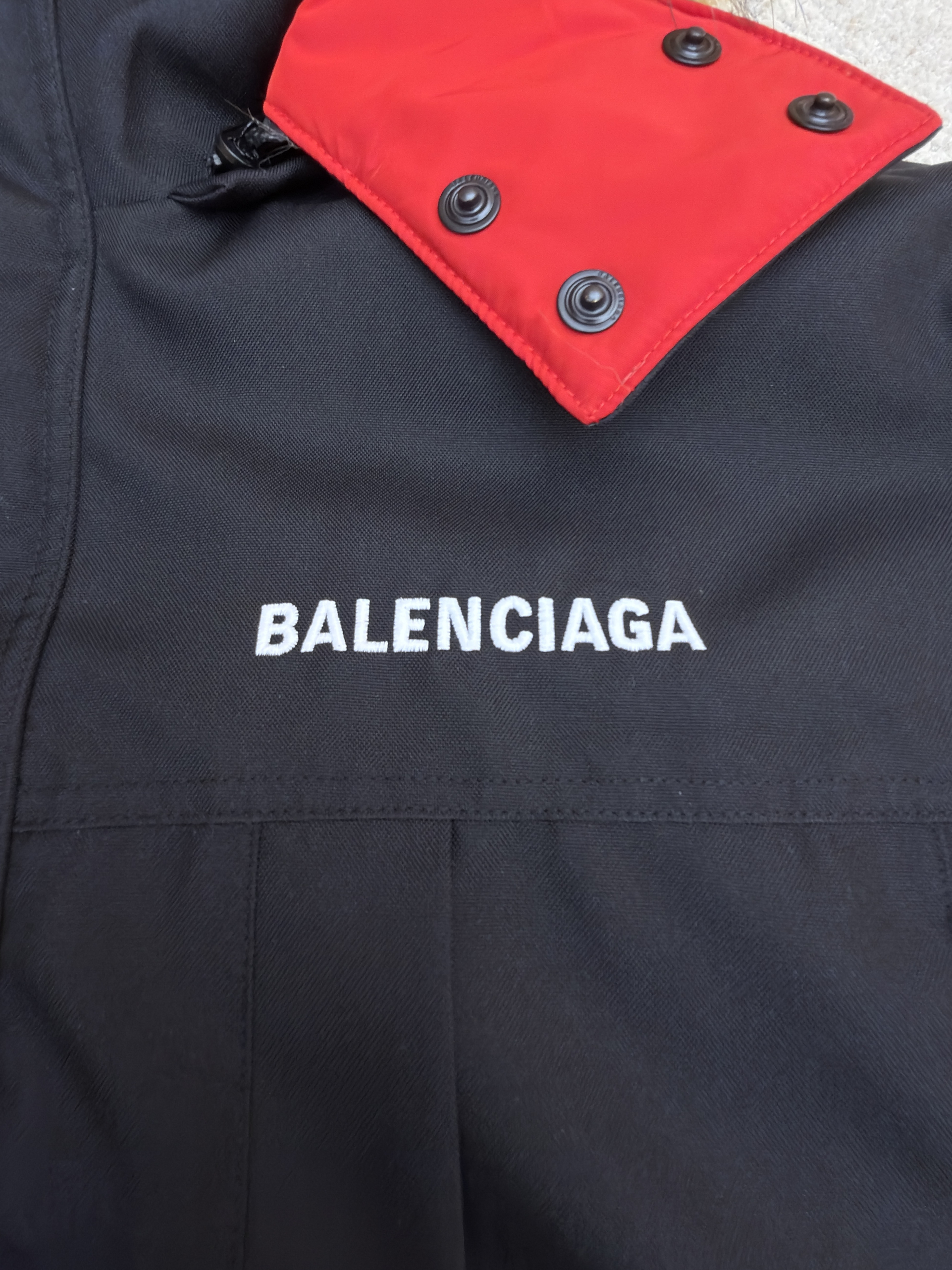 Balenciaga 巴黎世家 双面两穿狮子袖标拉链连帽羽绒服 夹克 外套 秋冬 长袖 保暖 黑色/红色 D5