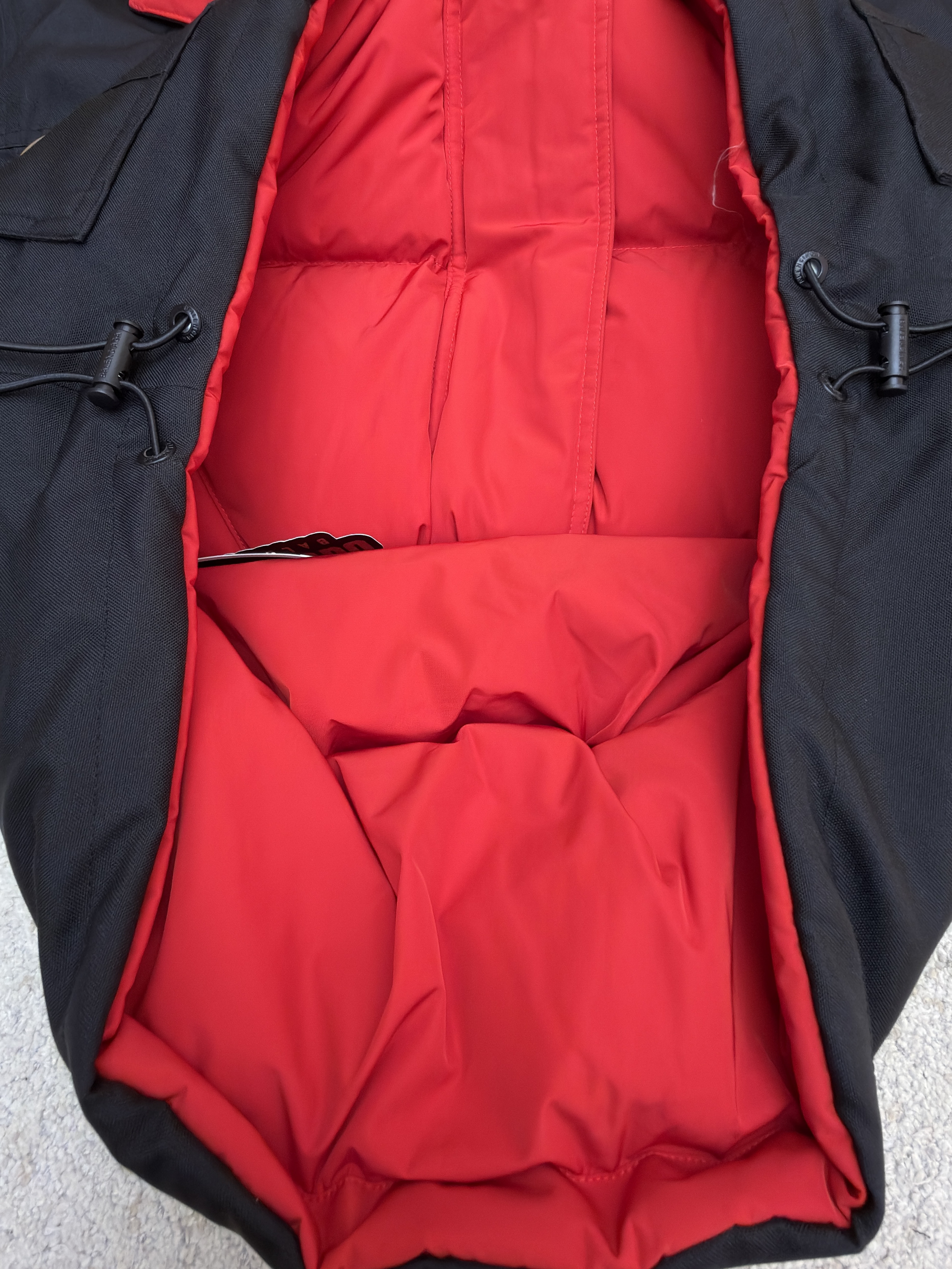 Balenciaga 巴黎世家 双面两穿狮子袖标拉链连帽羽绒服 夹克 外套 秋冬 长袖 保暖 黑色/红色 D5