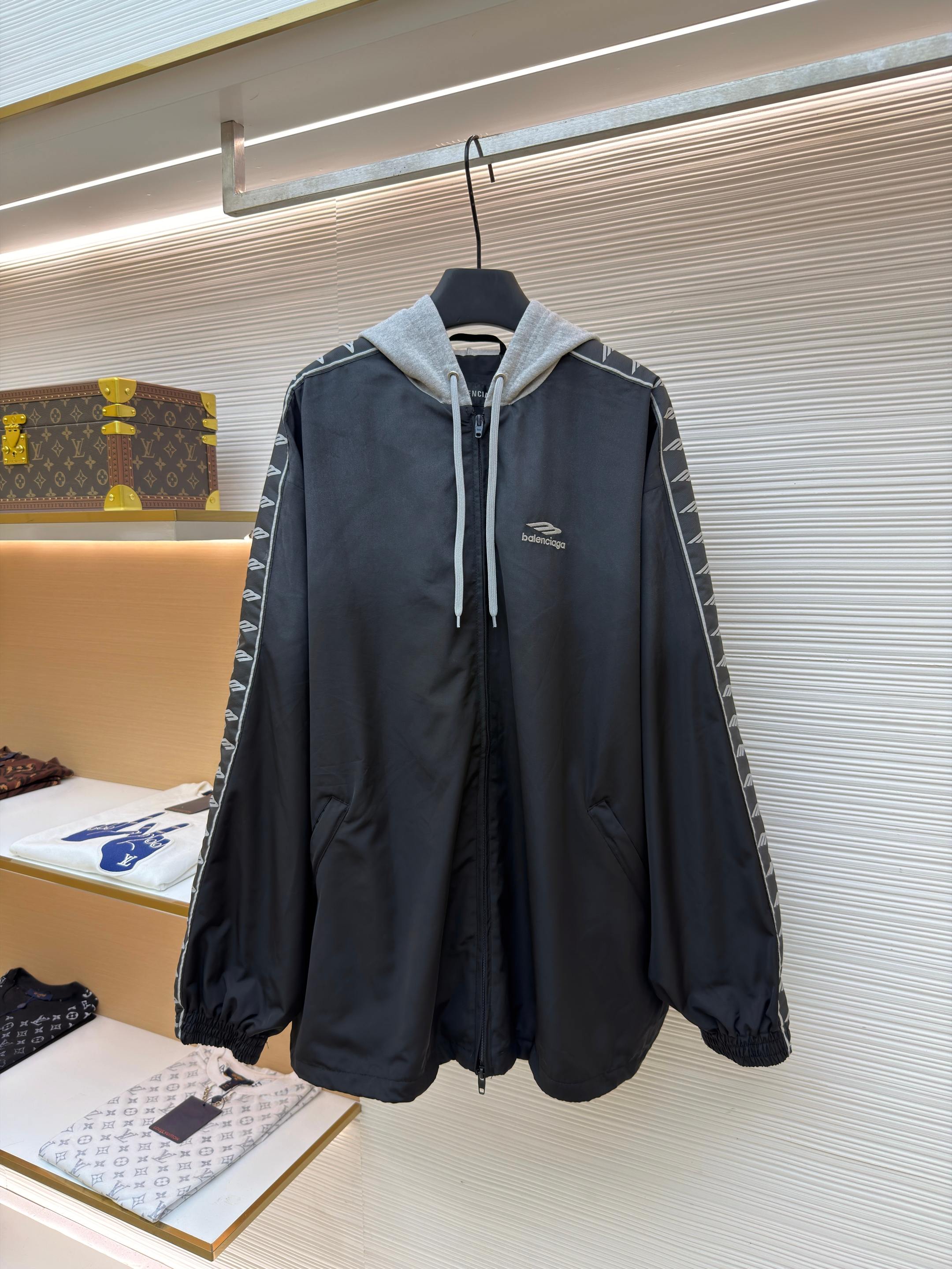 Balenciaga 巴黎世家 刺绣饰带拉链连帽夹克 外套 秋冬 长袖 黑色 C0