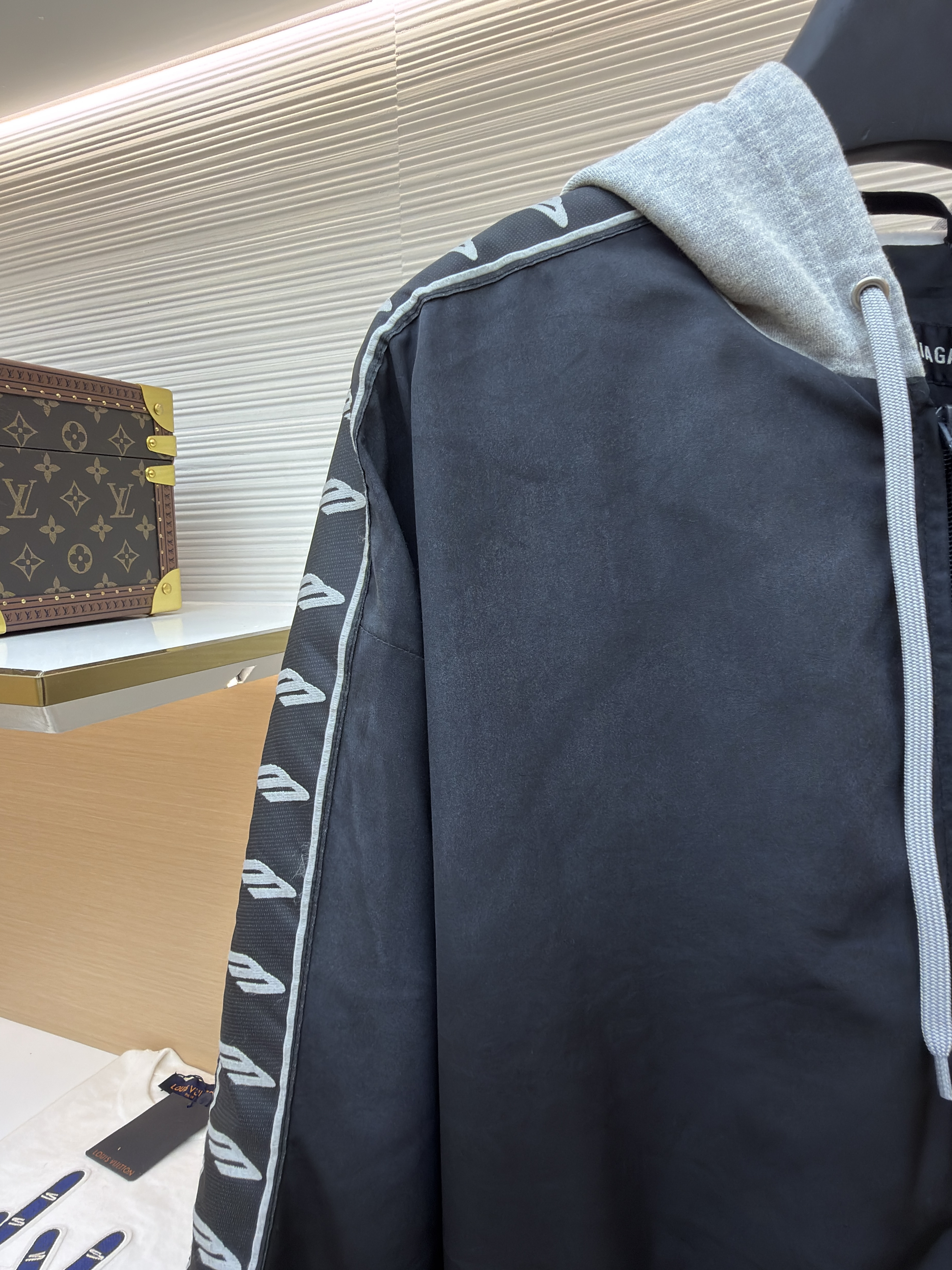 Balenciaga 巴黎世家 刺绣饰带拉链连帽夹克 外套 秋冬 长袖 黑色 C0