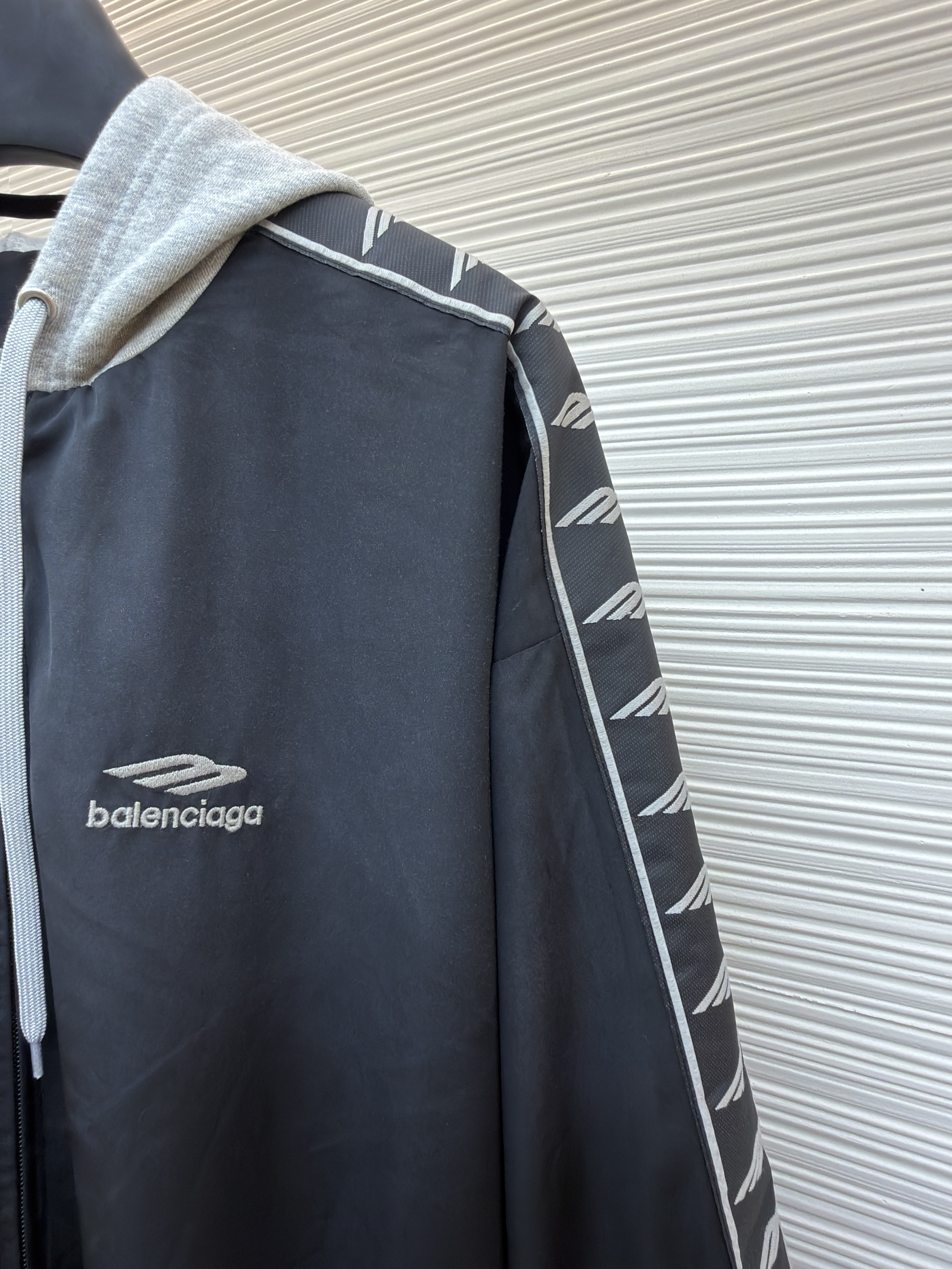 Balenciaga 巴黎世家 刺绣饰带拉链连帽夹克 外套 秋冬 长袖 黑色 C0