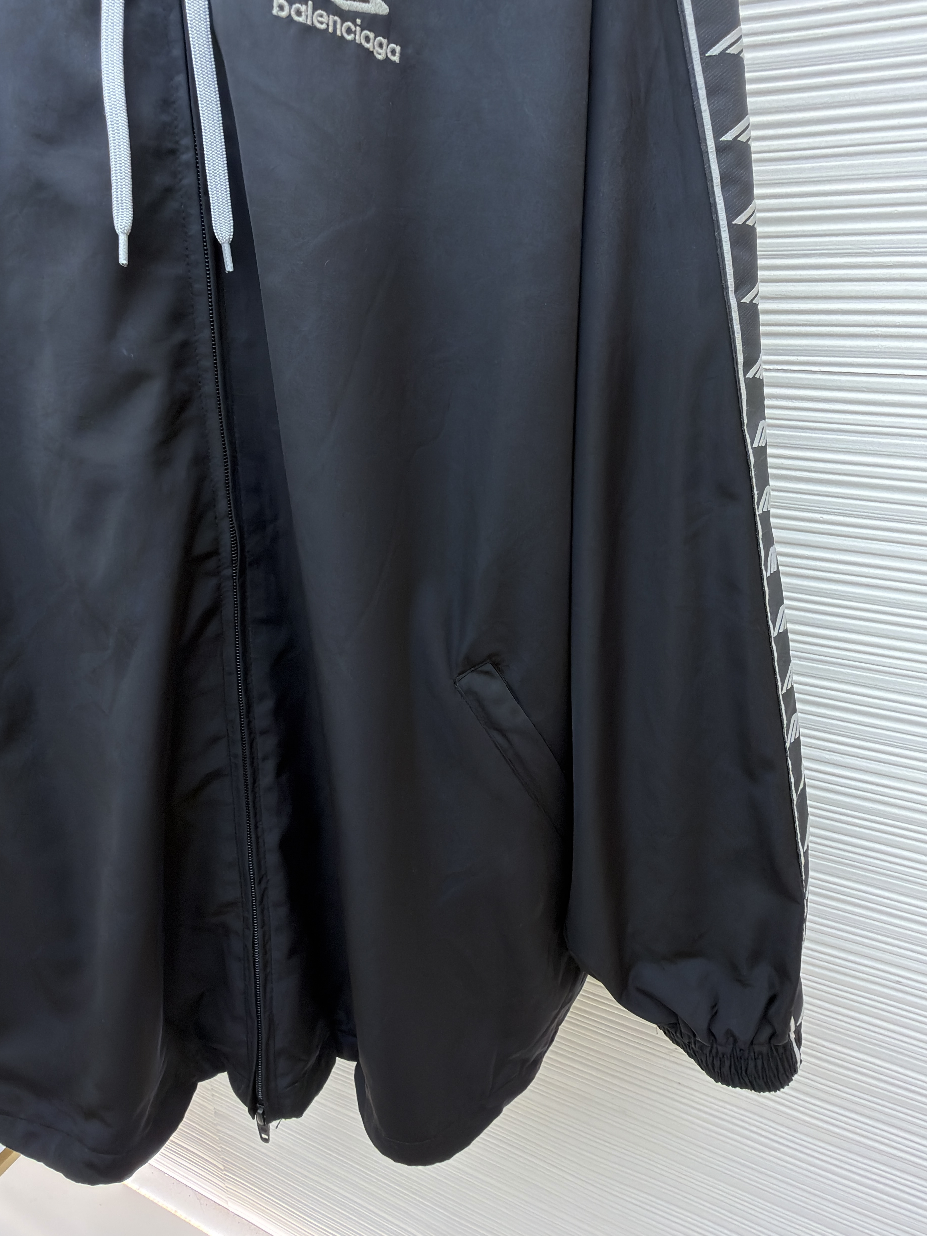 Balenciaga 巴黎世家 刺绣饰带拉链连帽夹克 外套 秋冬 长袖 黑色 C0