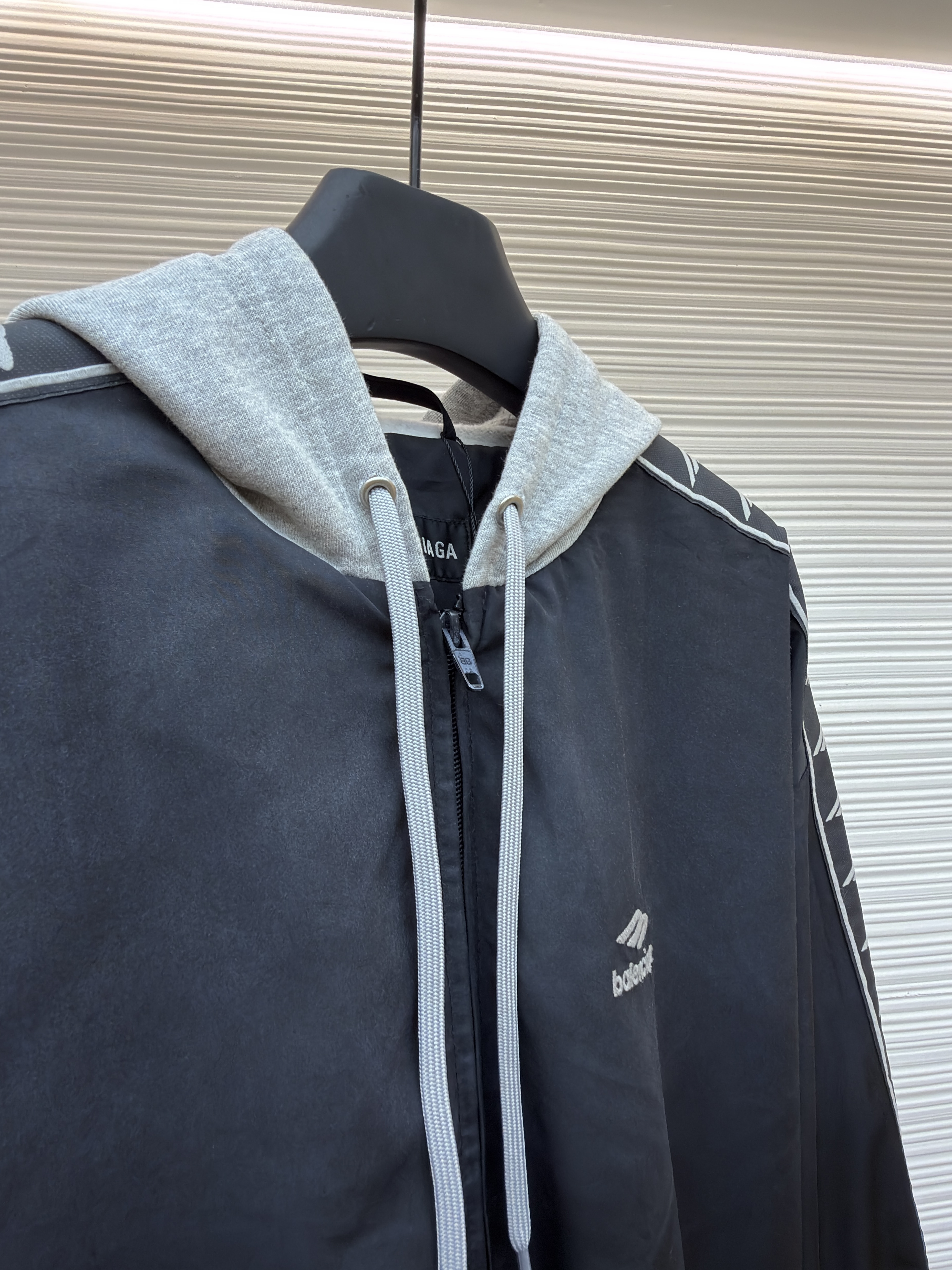 Balenciaga 巴黎世家 刺绣饰带拉链连帽夹克 外套 秋冬 长袖 黑色 C0