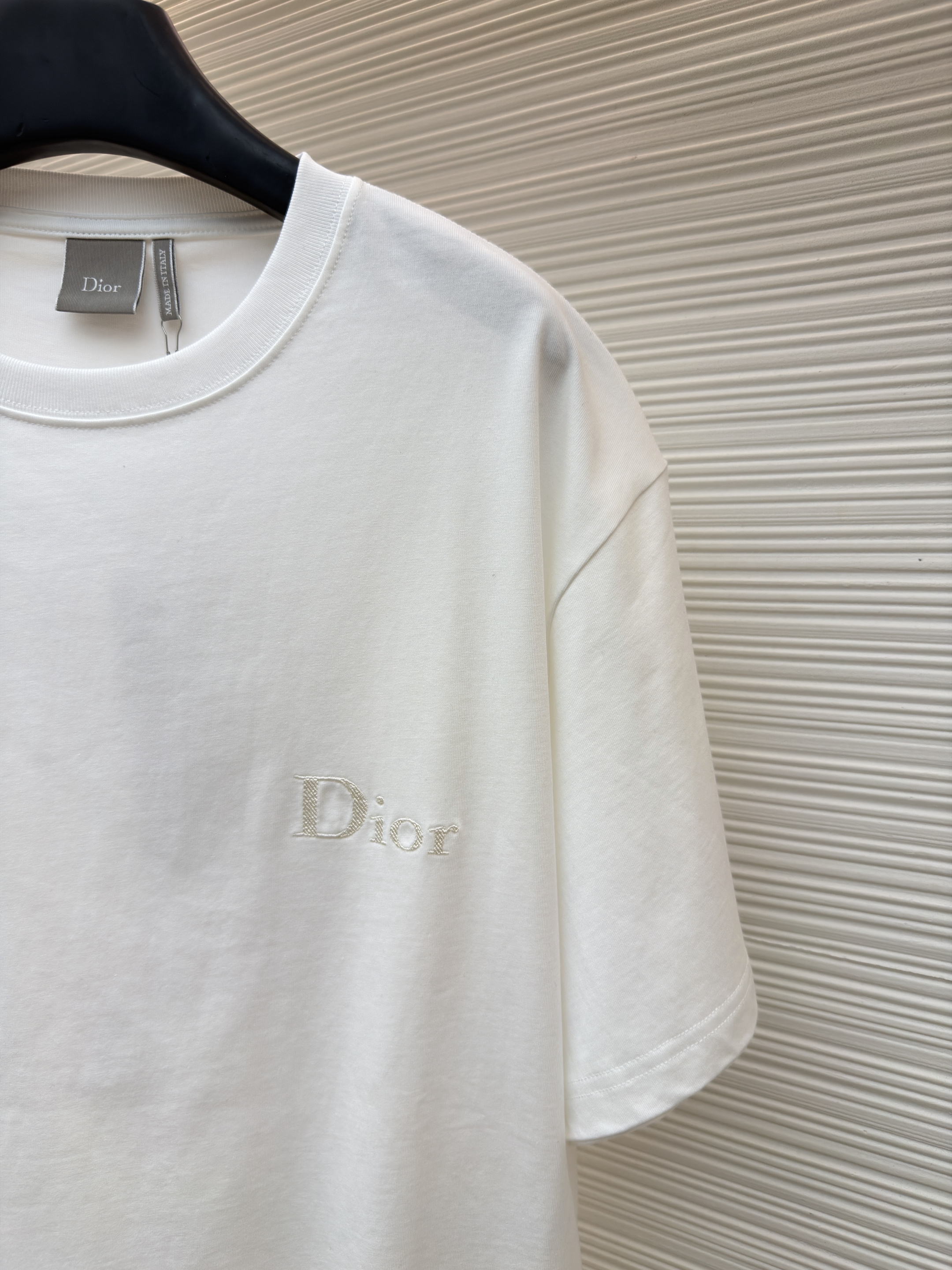 DIOR 迪奥 胸前小字母绣圆领短袖 T恤 夏季 白色 A0 