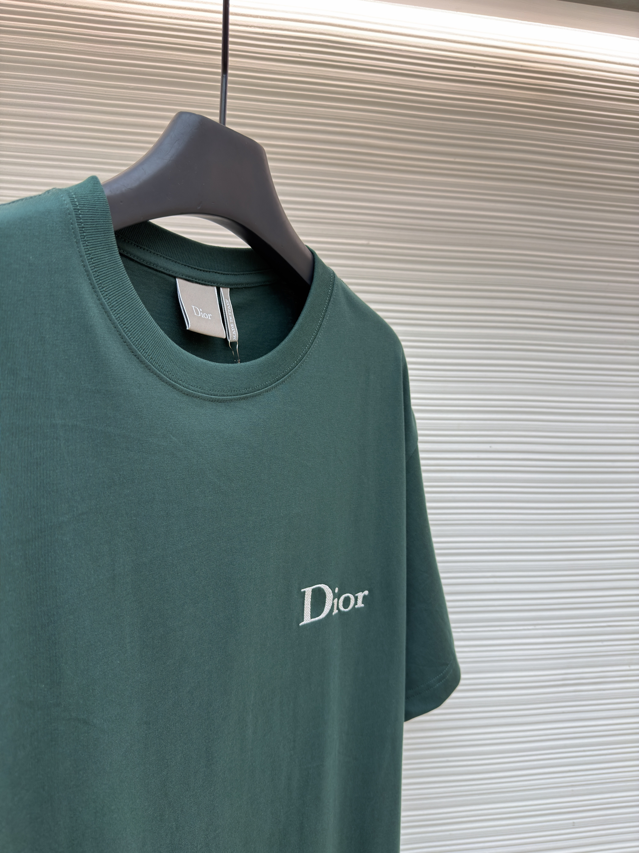 DIOR 迪奥 胸前小字母绣圆领短袖 T恤 夏季 墨绿色 A0 