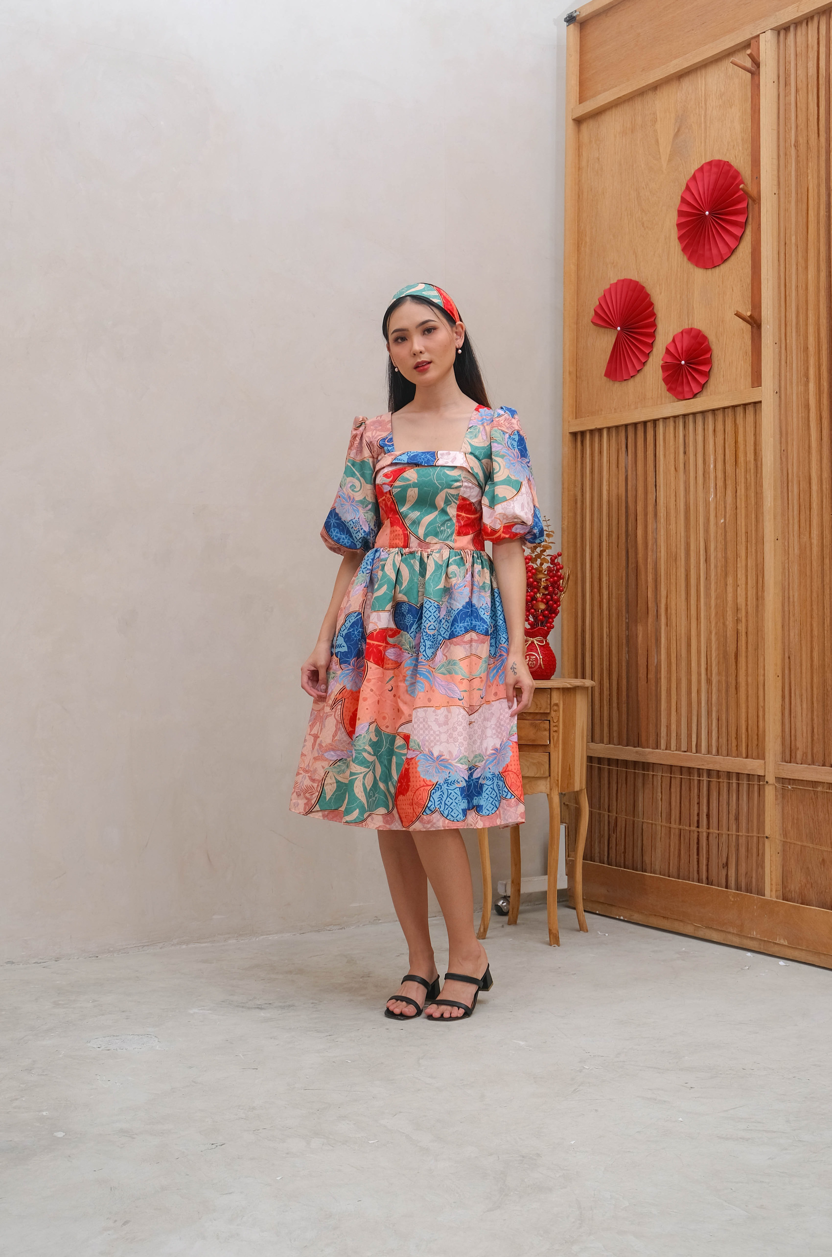 IN HIGH SPIRITS - DRESS (WITH PUFF SLEEVES)