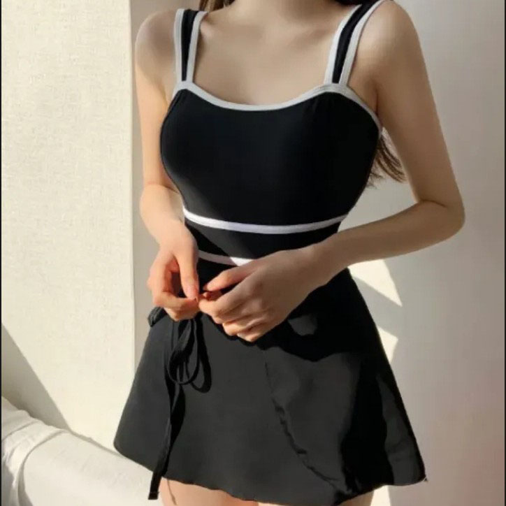 吊帶三角連身裙式兩件式保守顯瘦泳衣