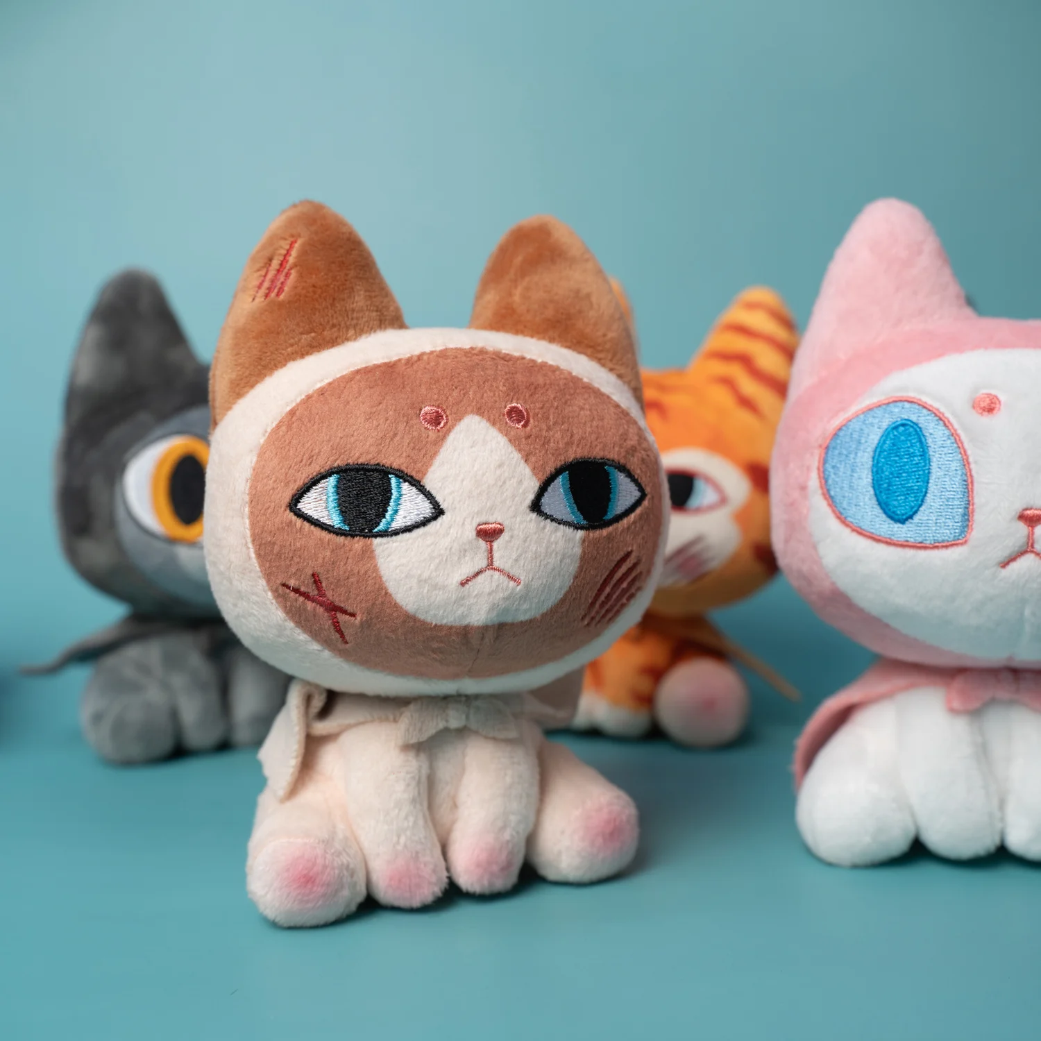 BADMEAW CATTY FLUFFY BLIND BOX Series by Mueanfun Sapanake x Unbox Ind